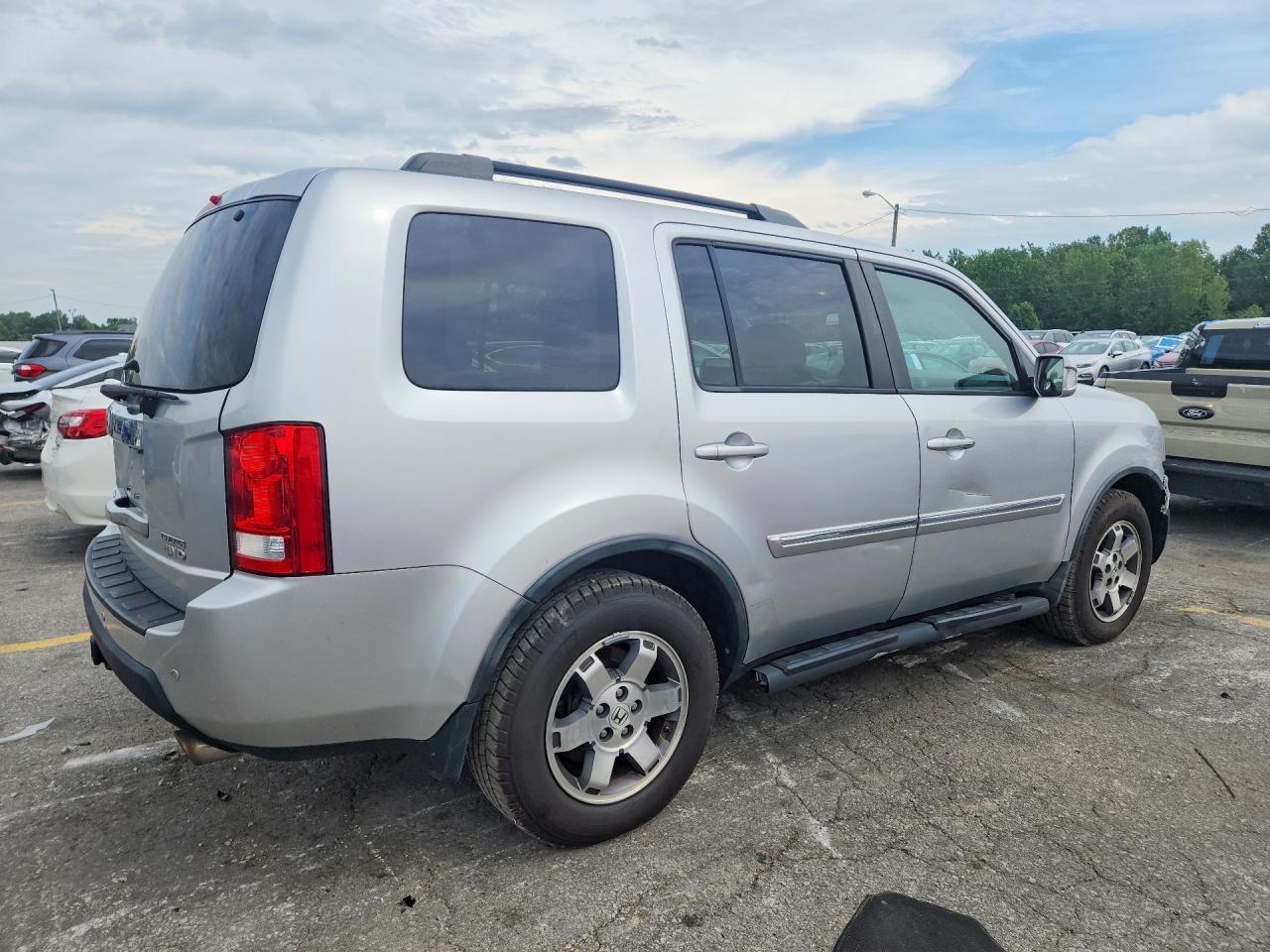 2010 Honda Pilot Touring Silver vin: 5FNYF4H8XAB040673
