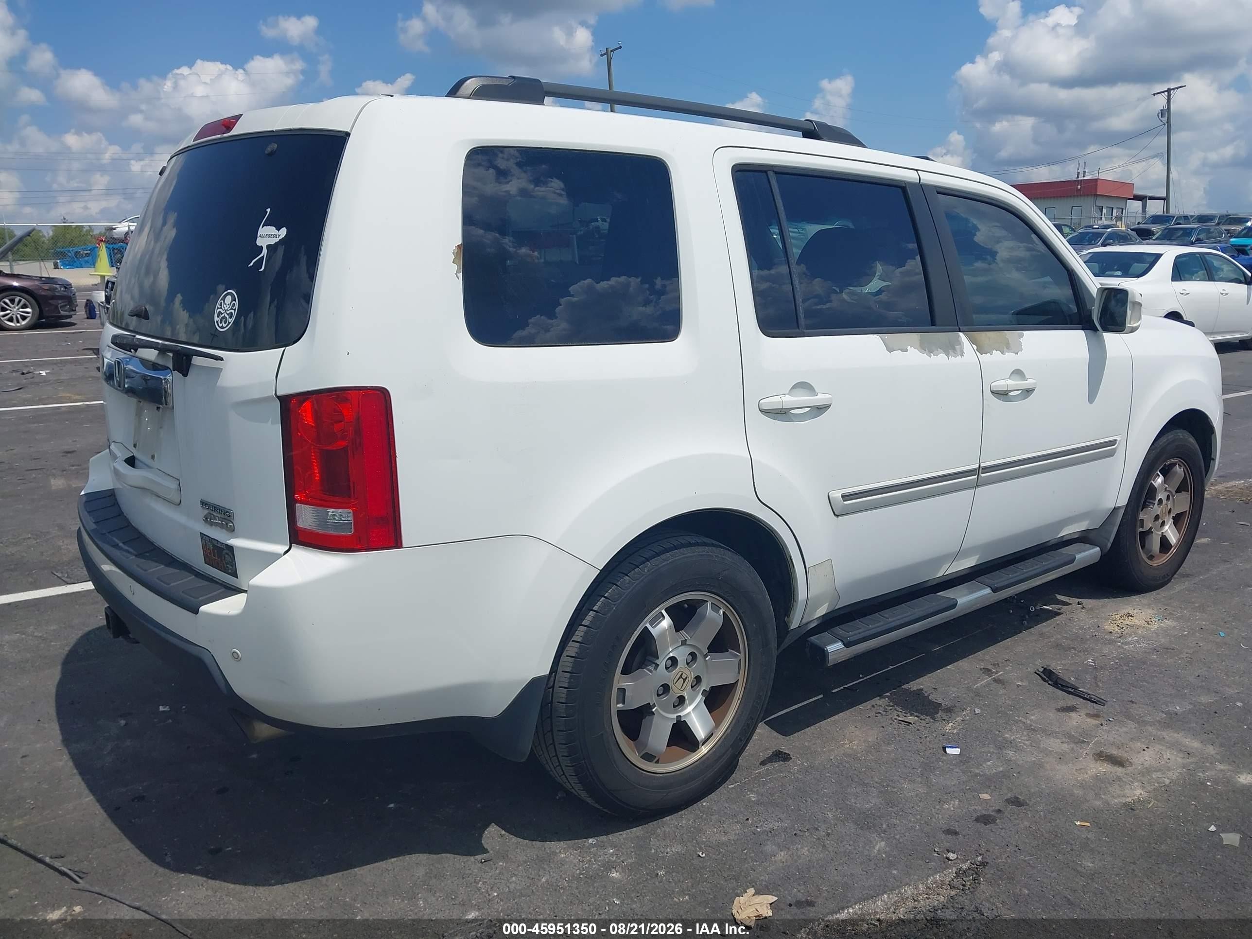2010 Honda Pilot Touring White vin: 5FNYF4H90AB004788