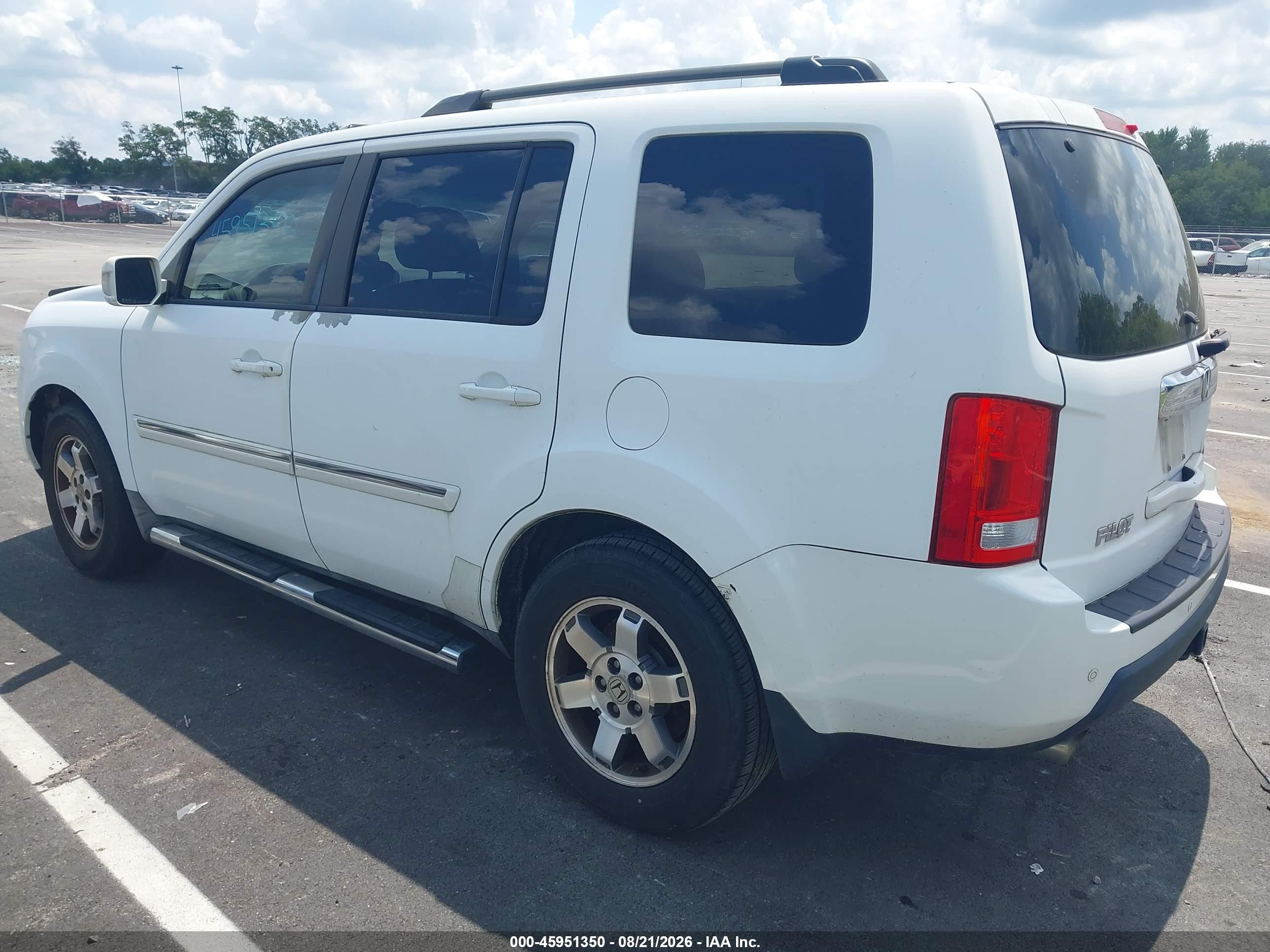 2010 Honda Pilot Touring White vin: 5FNYF4H90AB004788