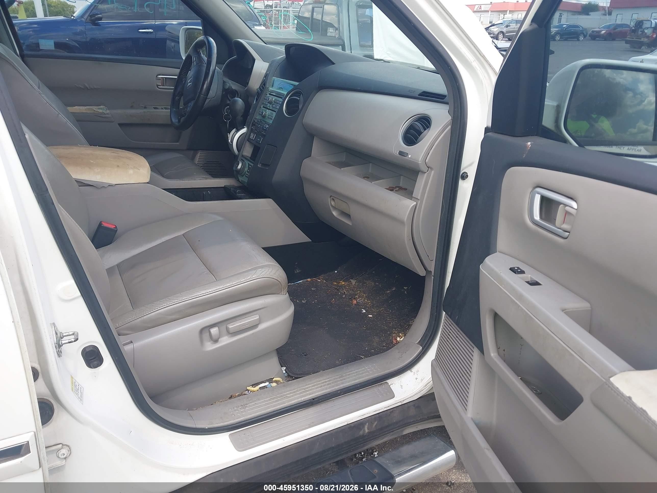 2010 Honda Pilot Touring White vin: 5FNYF4H90AB004788