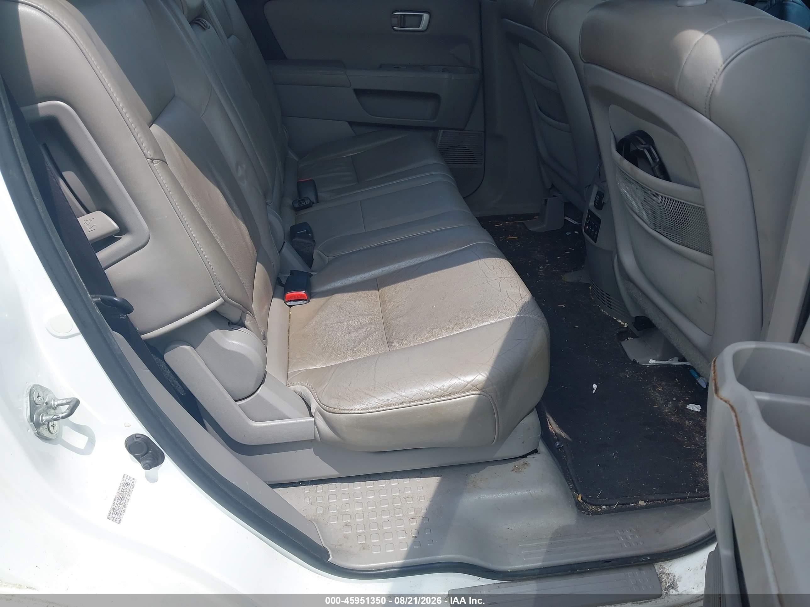 2010 Honda Pilot Touring White vin: 5FNYF4H90AB004788
