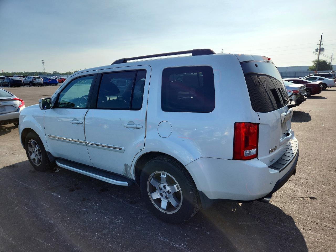 2011 Honda Pilot Touring White vin: 5FNYF4H90BB040210