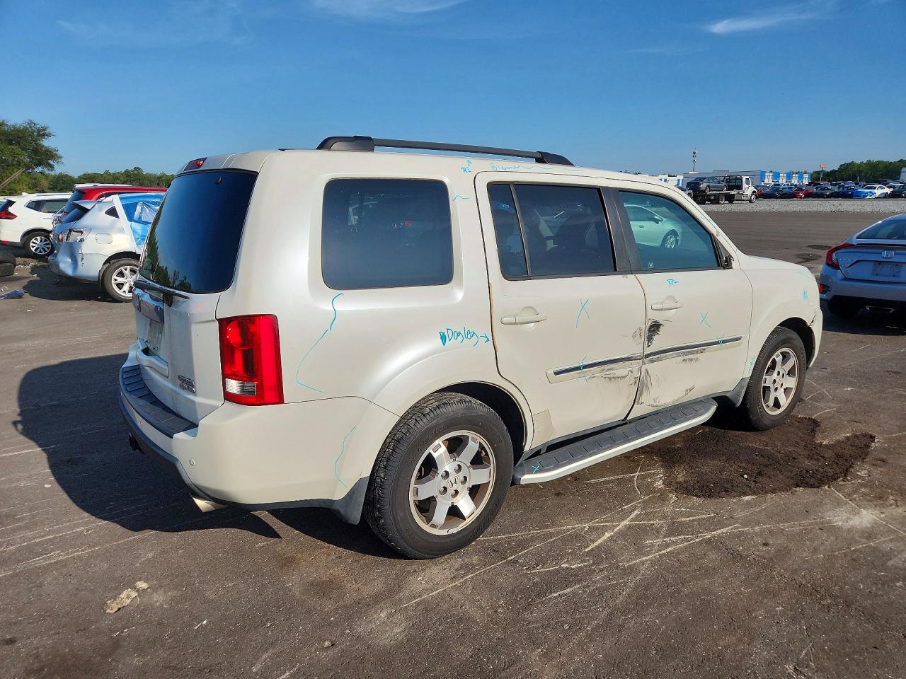 2011 Honda Pilot Touring White vin: 5FNYF4H90BB040210