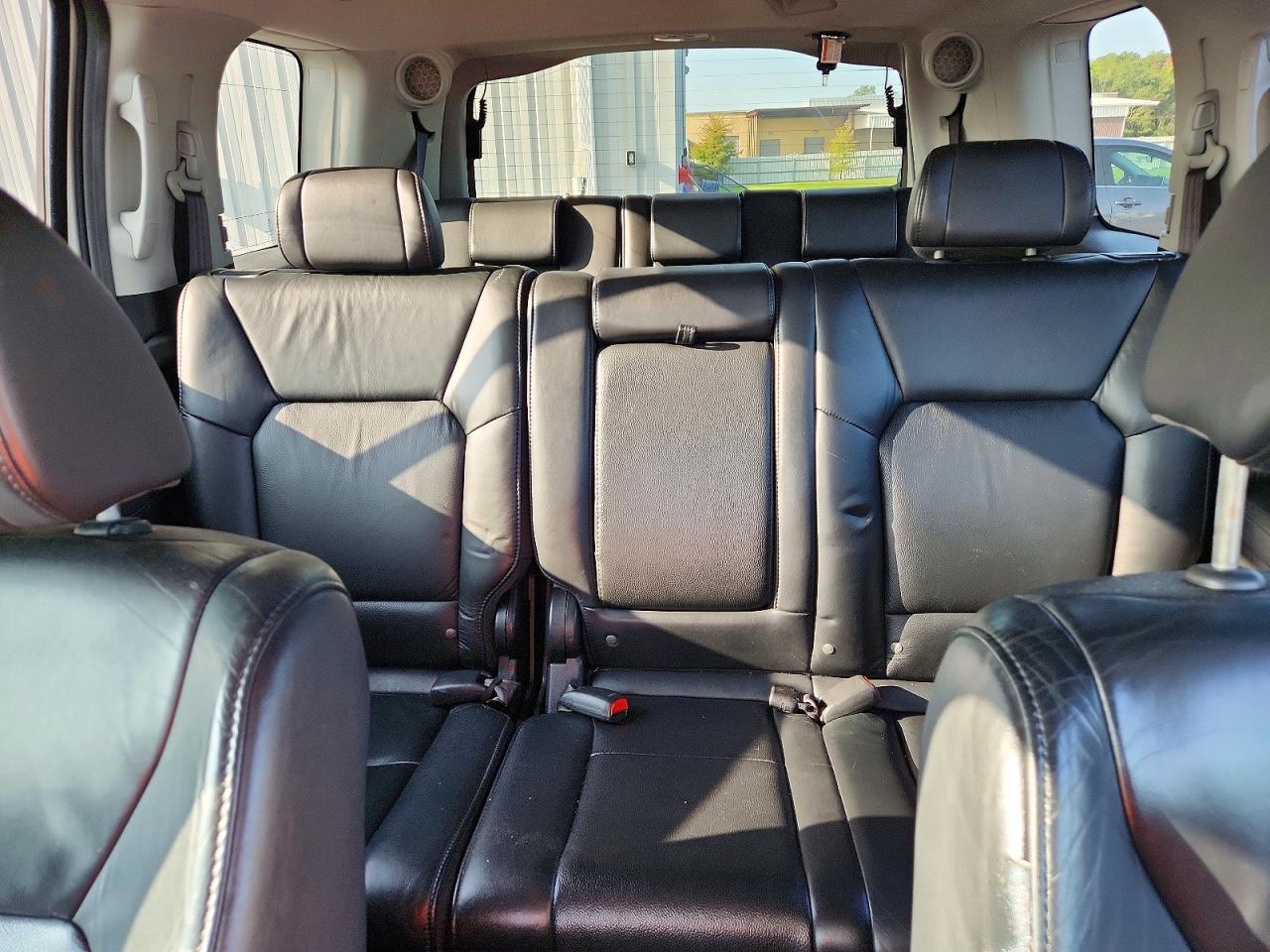 2011 Honda Pilot Touring White vin: 5FNYF4H90BB040210