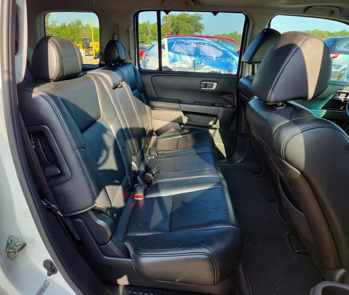 2011 Honda Pilot Touring White vin: 5FNYF4H90BB040210