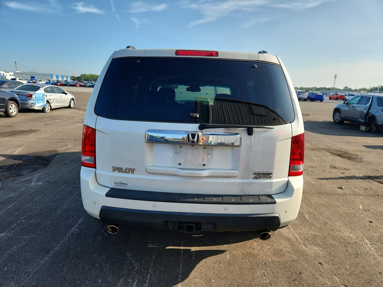 2011 Honda Pilot Touring White vin: 5FNYF4H90BB040210