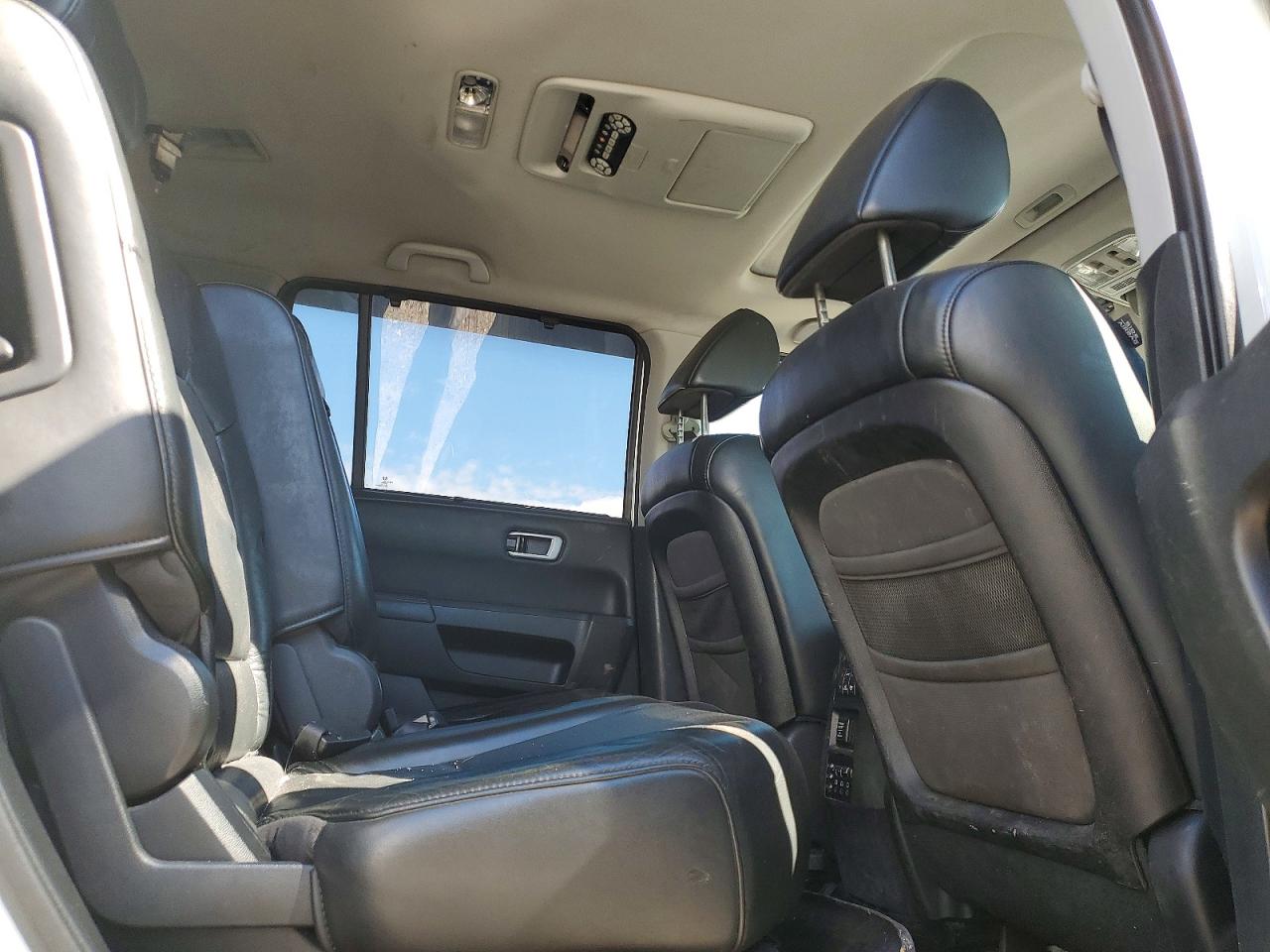 2011 Honda Pilot Touring White vin: 5FNYF4H90BB503611