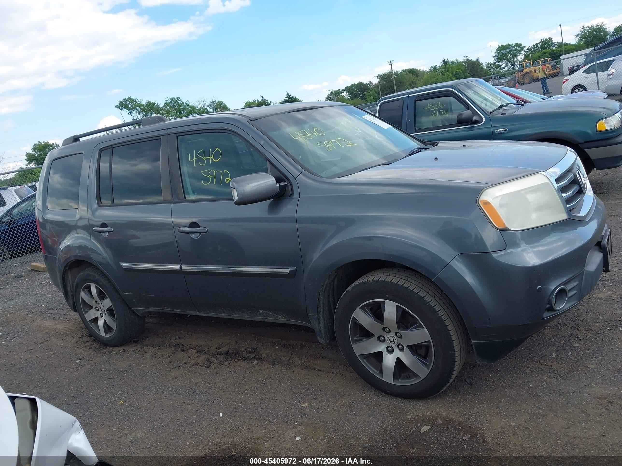 2012 Honda Pilot Touring Gray vin: 5FNYF4H90CB051936