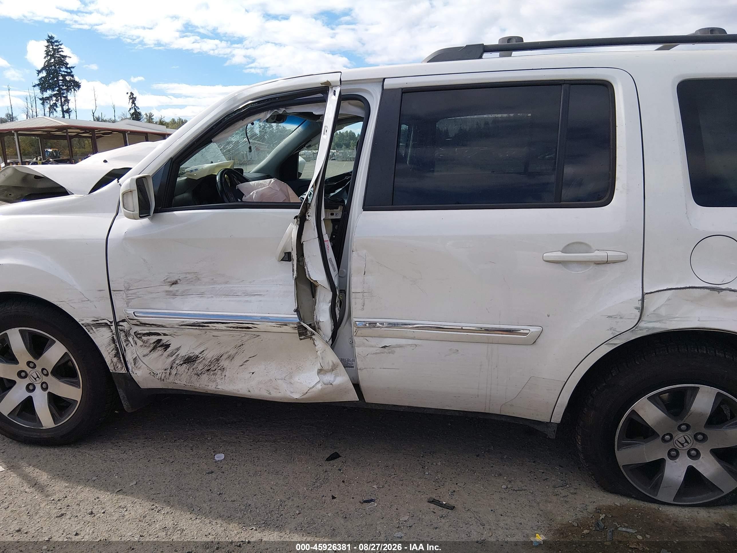 2012 Honda Pilot Touring White vin: 5FNYF4H90CB055436