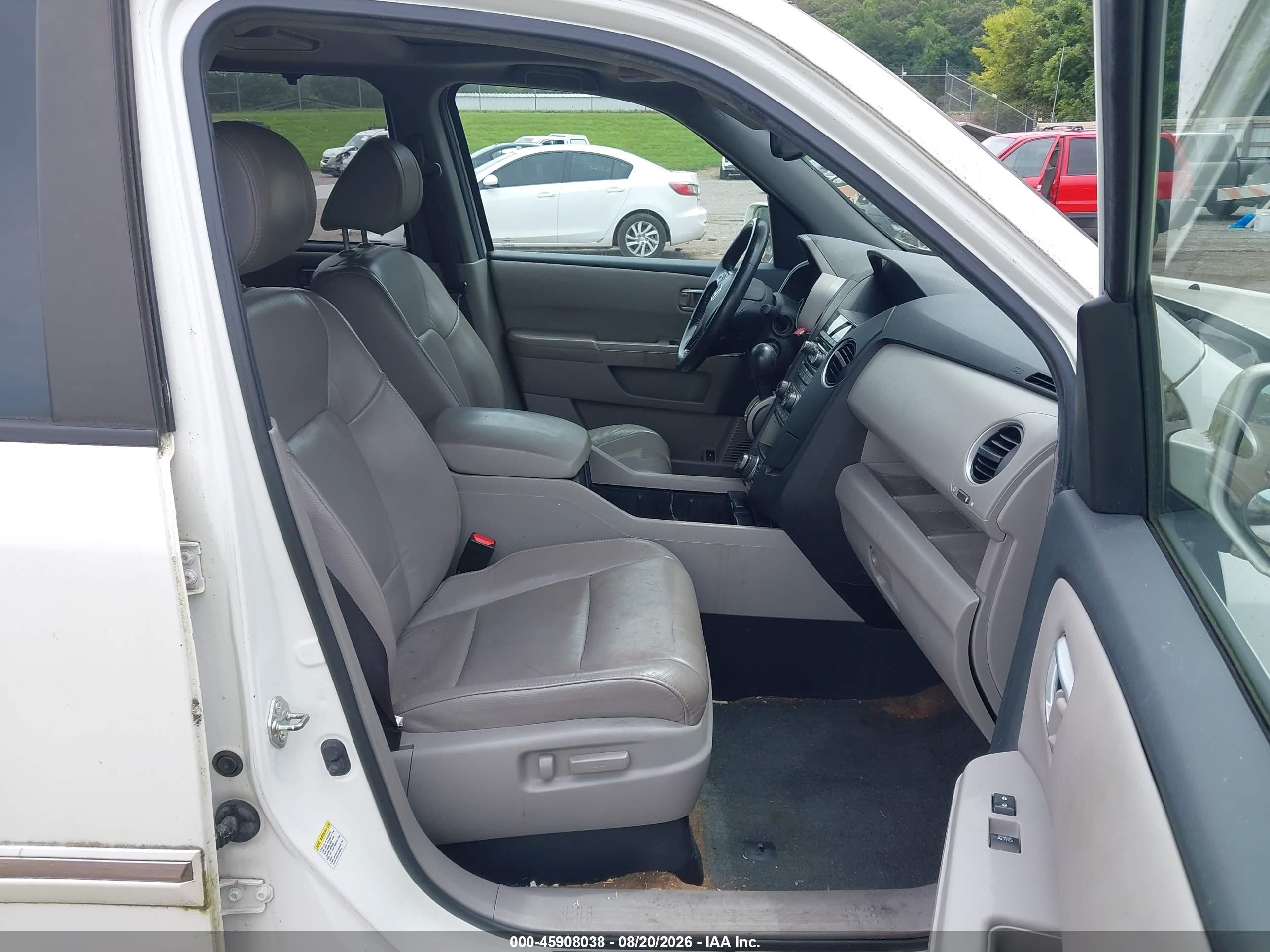 2013 Honda Pilot Touring White vin: 5FNYF4H90DB026293