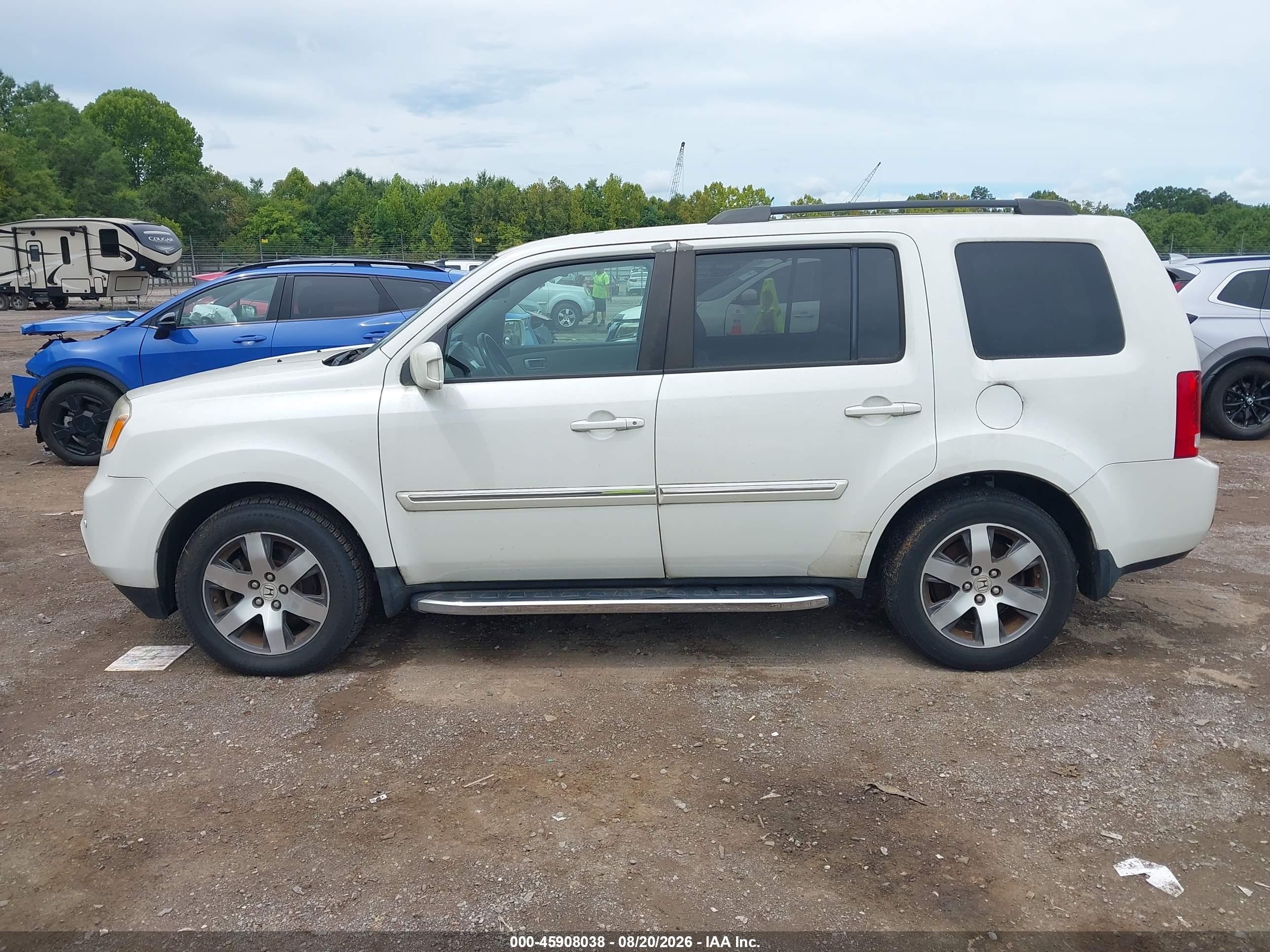 2013 Honda Pilot Touring White vin: 5FNYF4H90DB026293