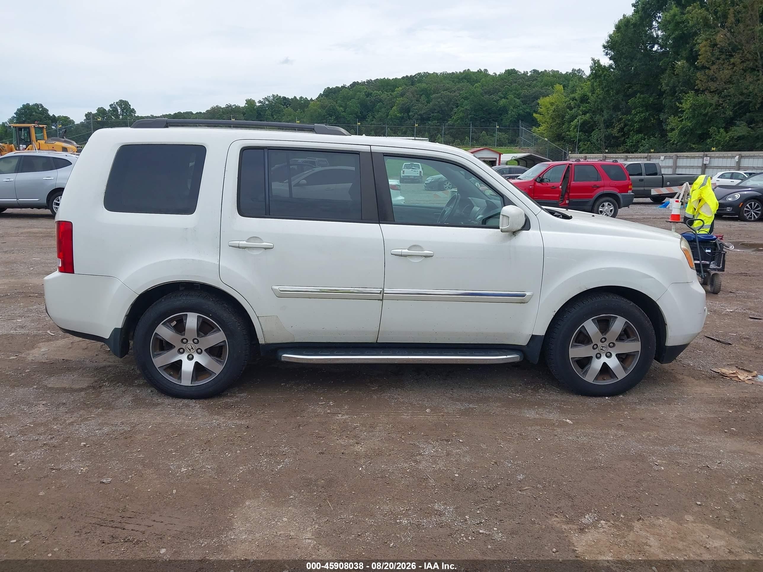 2013 Honda Pilot Touring White vin: 5FNYF4H90DB026293