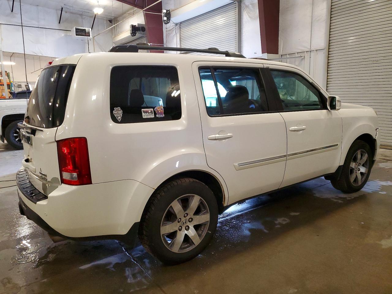 2013 Honda Pilot Touring White vin: 5FNYF4H90DB067989