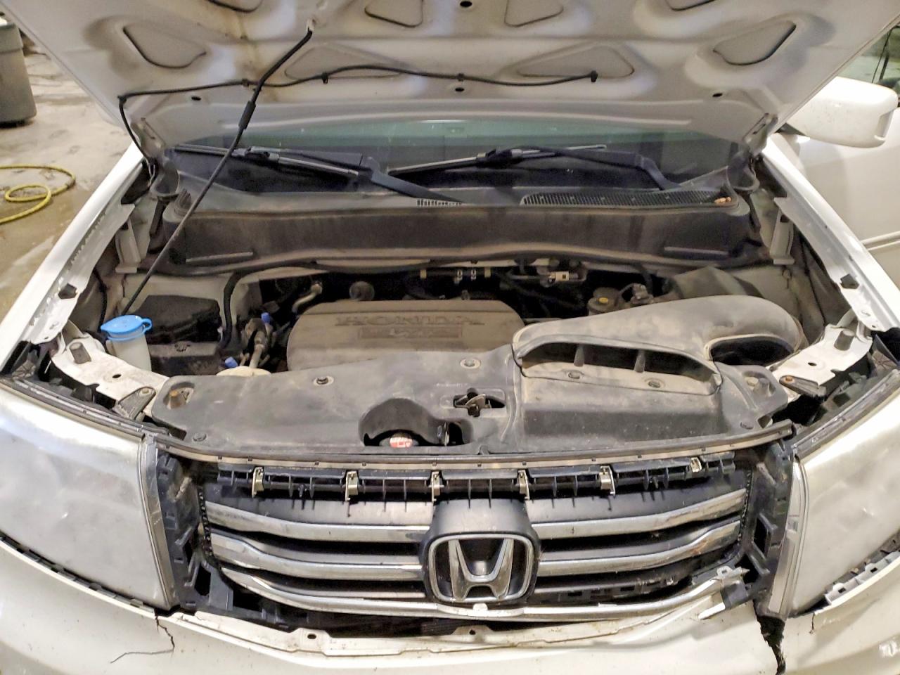 2013 Honda Pilot Touring White vin: 5FNYF4H90DB067989