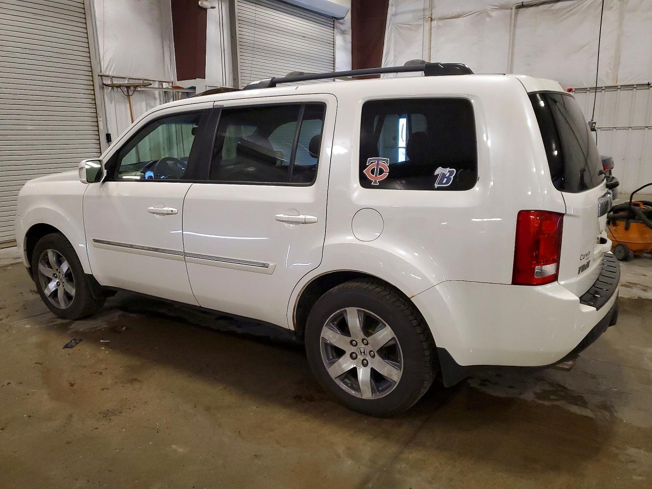 2013 Honda Pilot Touring White vin: 5FNYF4H90DB067989
