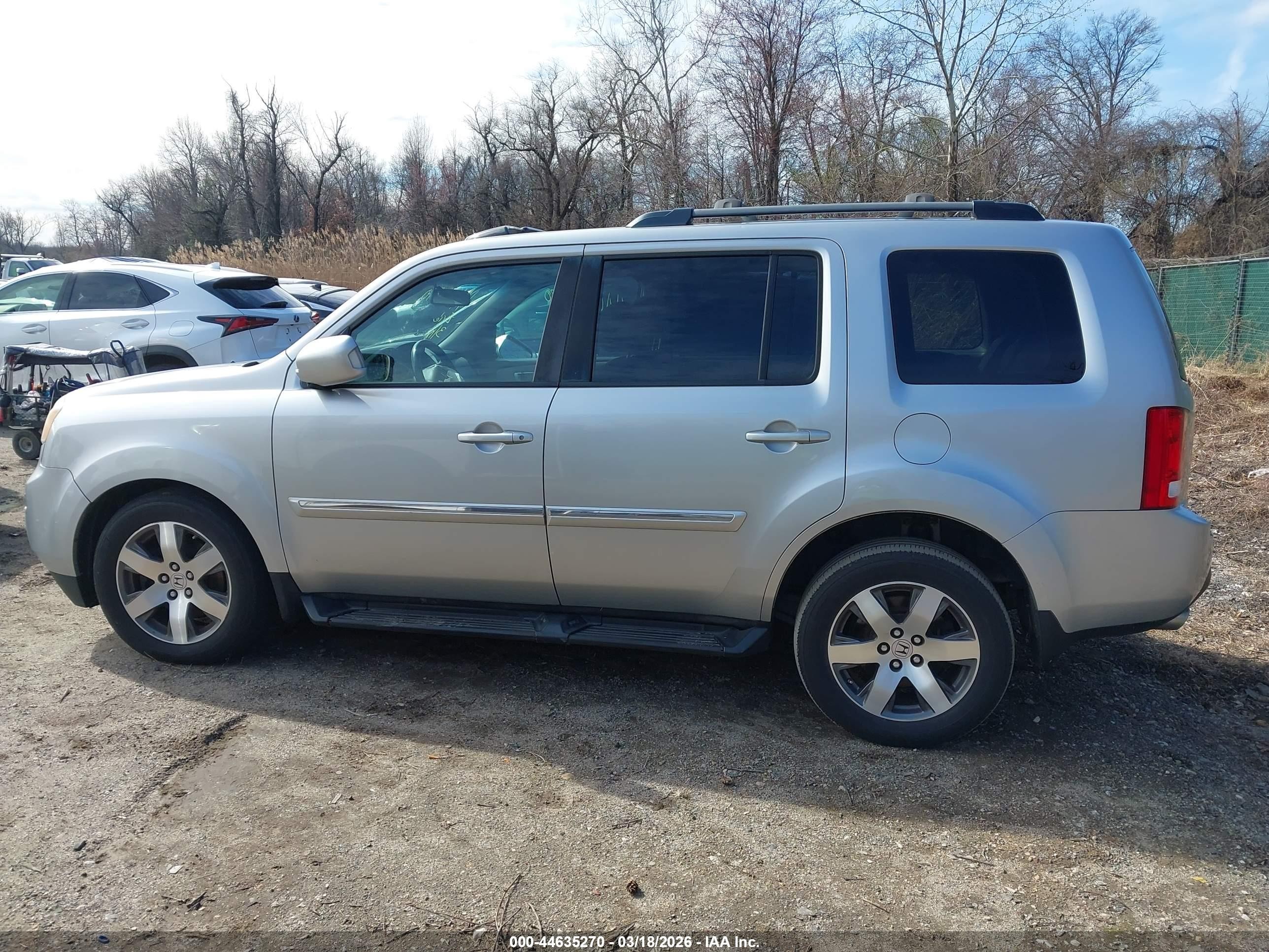 2014 Honda Pilot Touring Silver vin: 5FNYF4H90EB038543