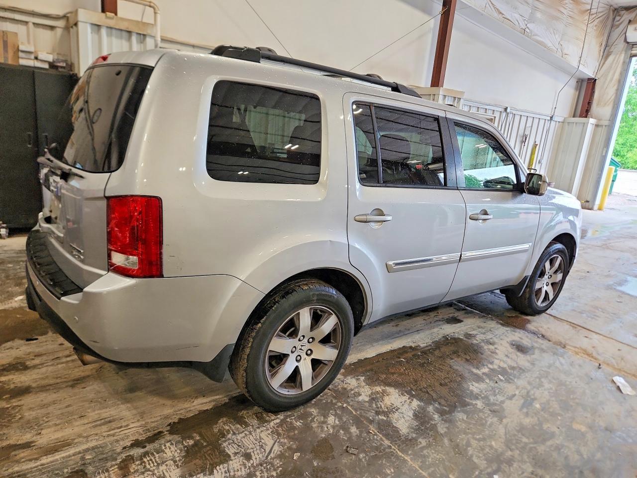 2015 Honda Pilot Touring Silver vin: 5FNYF4H90FB001154