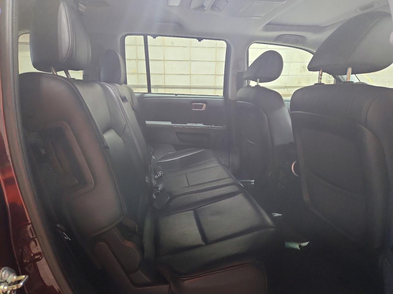 2015 Honda Pilot Touring Red vin: 5FNYF4H90FB066425