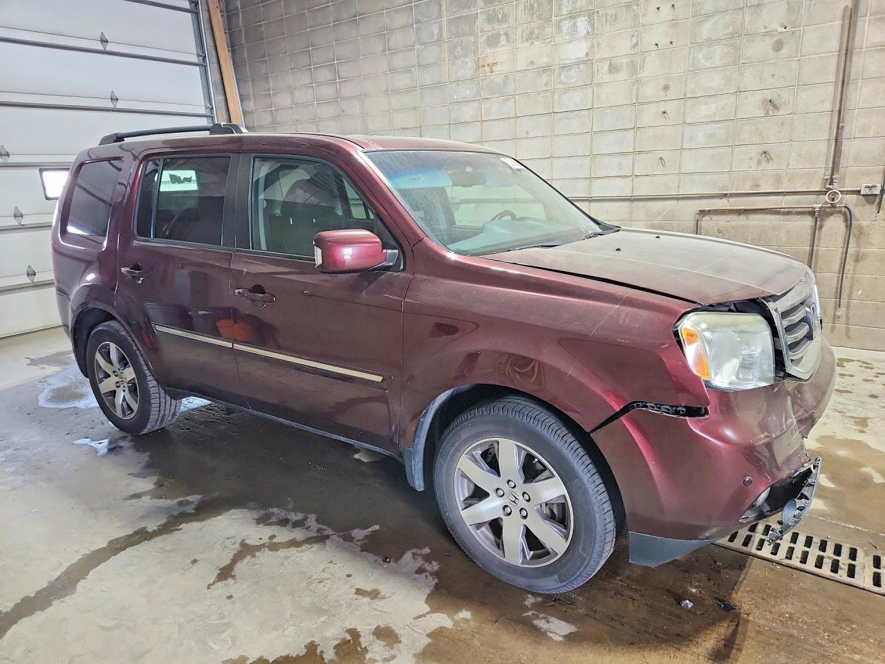 2015 Honda Pilot Touring Red vin: 5FNYF4H90FB066425