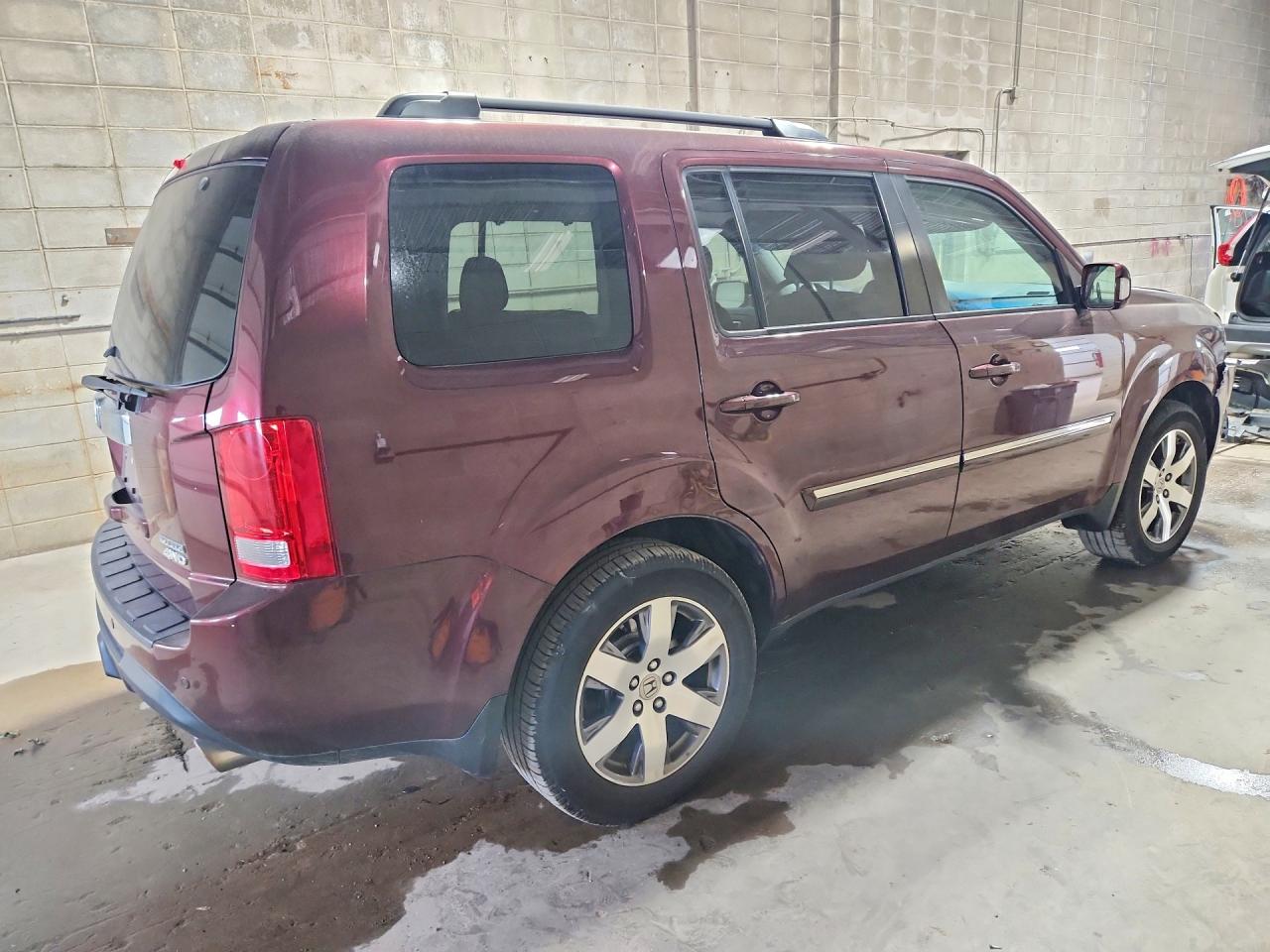 2015 Honda Pilot Touring Red vin: 5FNYF4H90FB066425