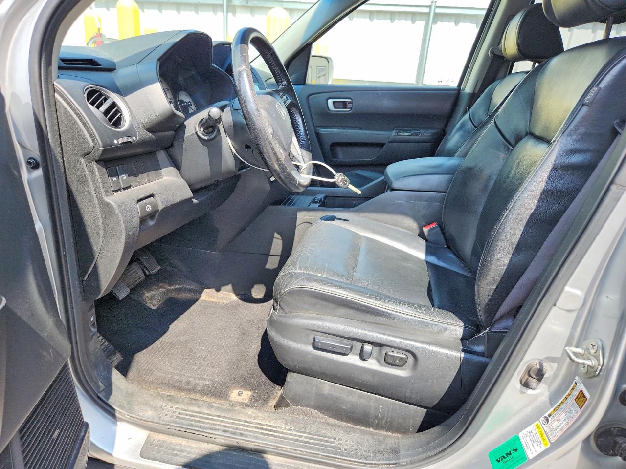 2010 Honda Pilot Touring Silver vin: 5FNYF4H91AB014486
