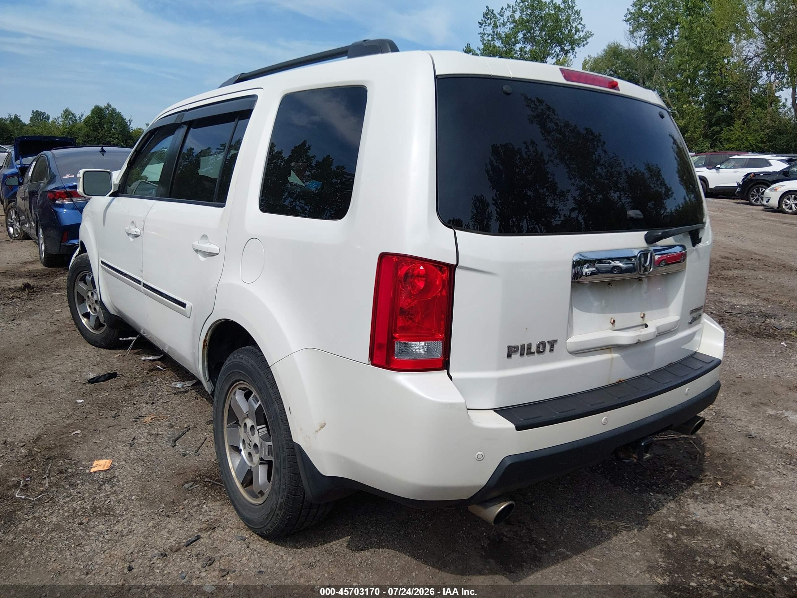 2011 Honda Pilot Touring White vin: 5FNYF4H91BB022637