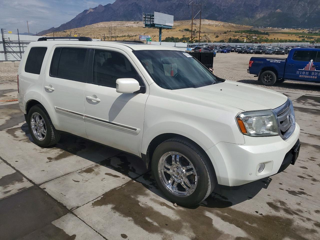 2011 Honda Pilot Touring White vin: 5FNYF4H91BB066475