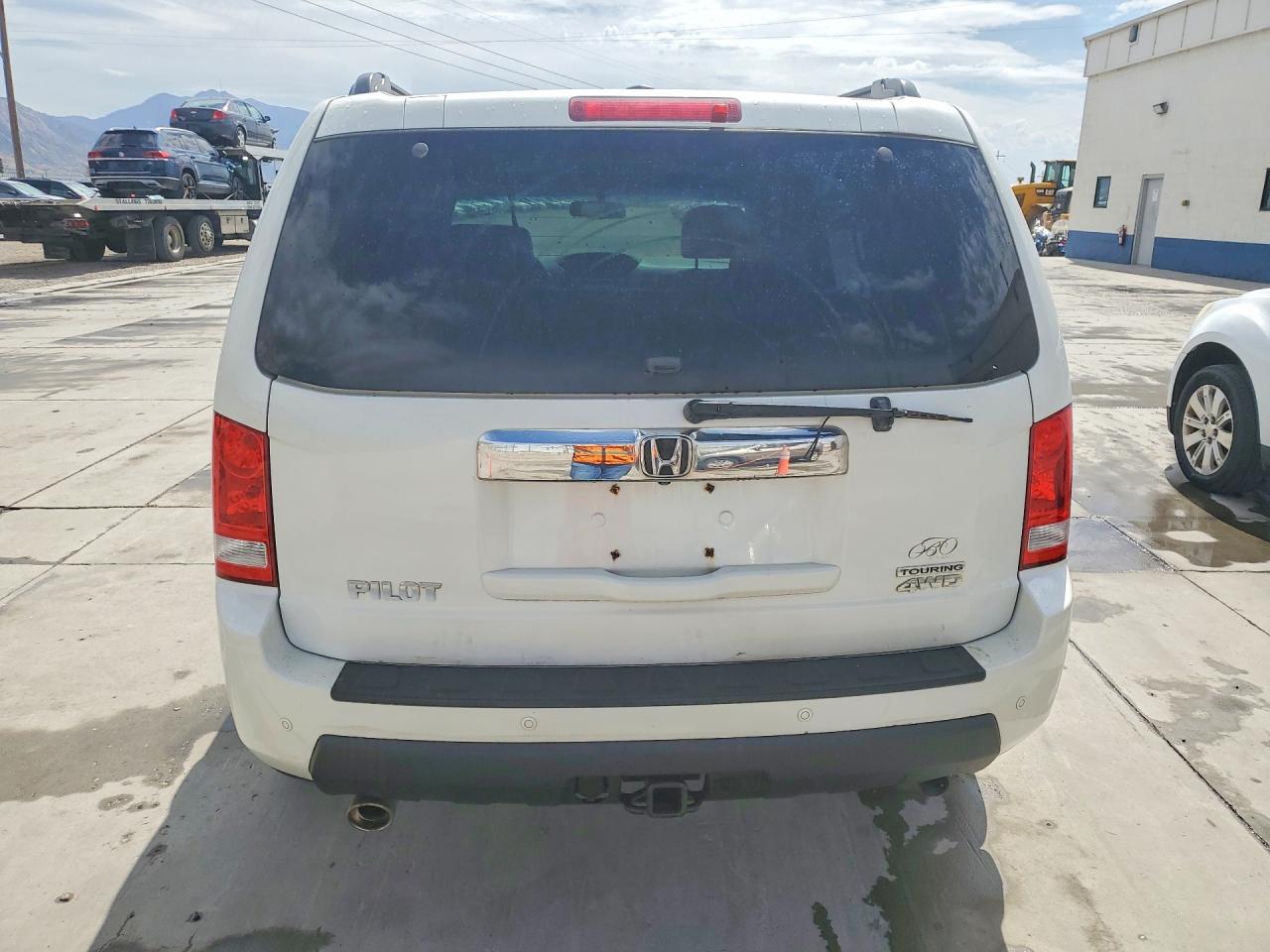 2011 Honda Pilot Touring White vin: 5FNYF4H91BB066475