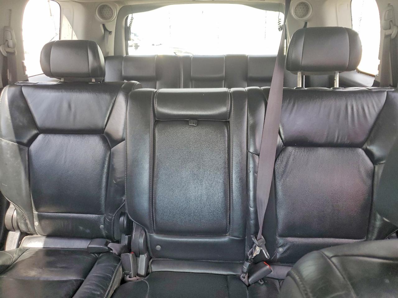 2011 Honda Pilot Touring White vin: 5FNYF4H91BB066475