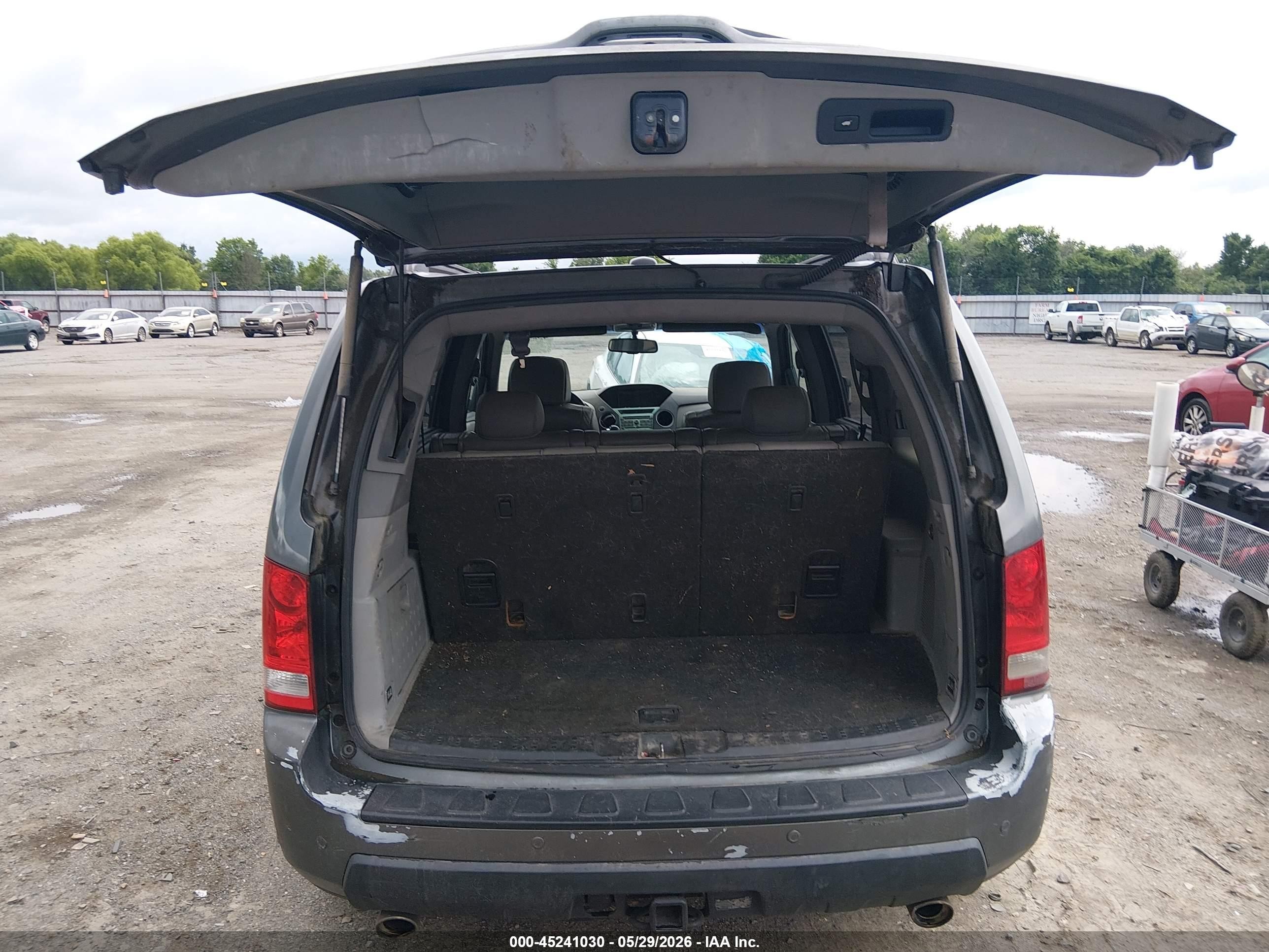 2011 Honda Pilot Touring Gray vin: 5FNYF4H91BB070218