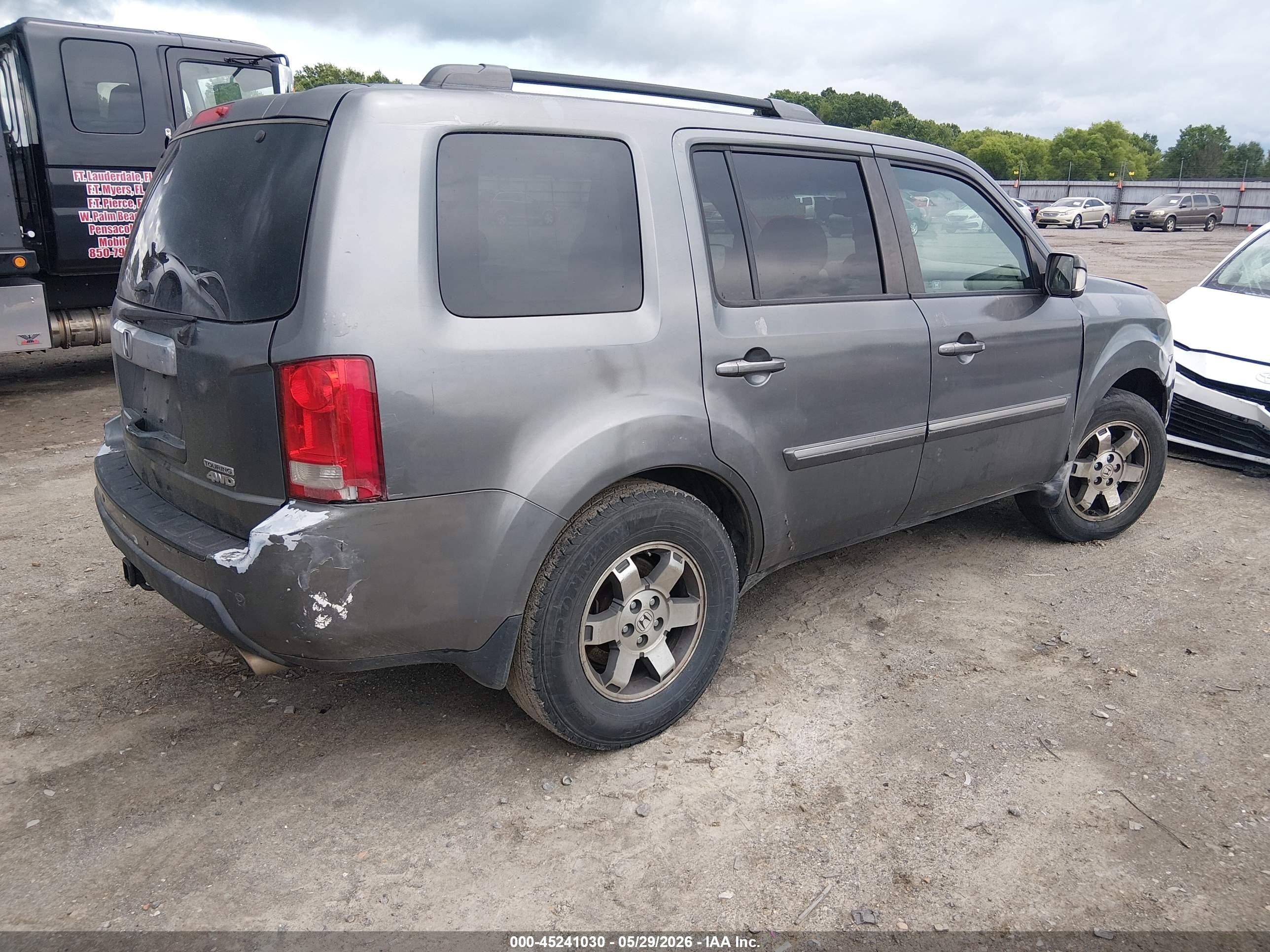 2011 Honda Pilot Touring Gray vin: 5FNYF4H91BB070218