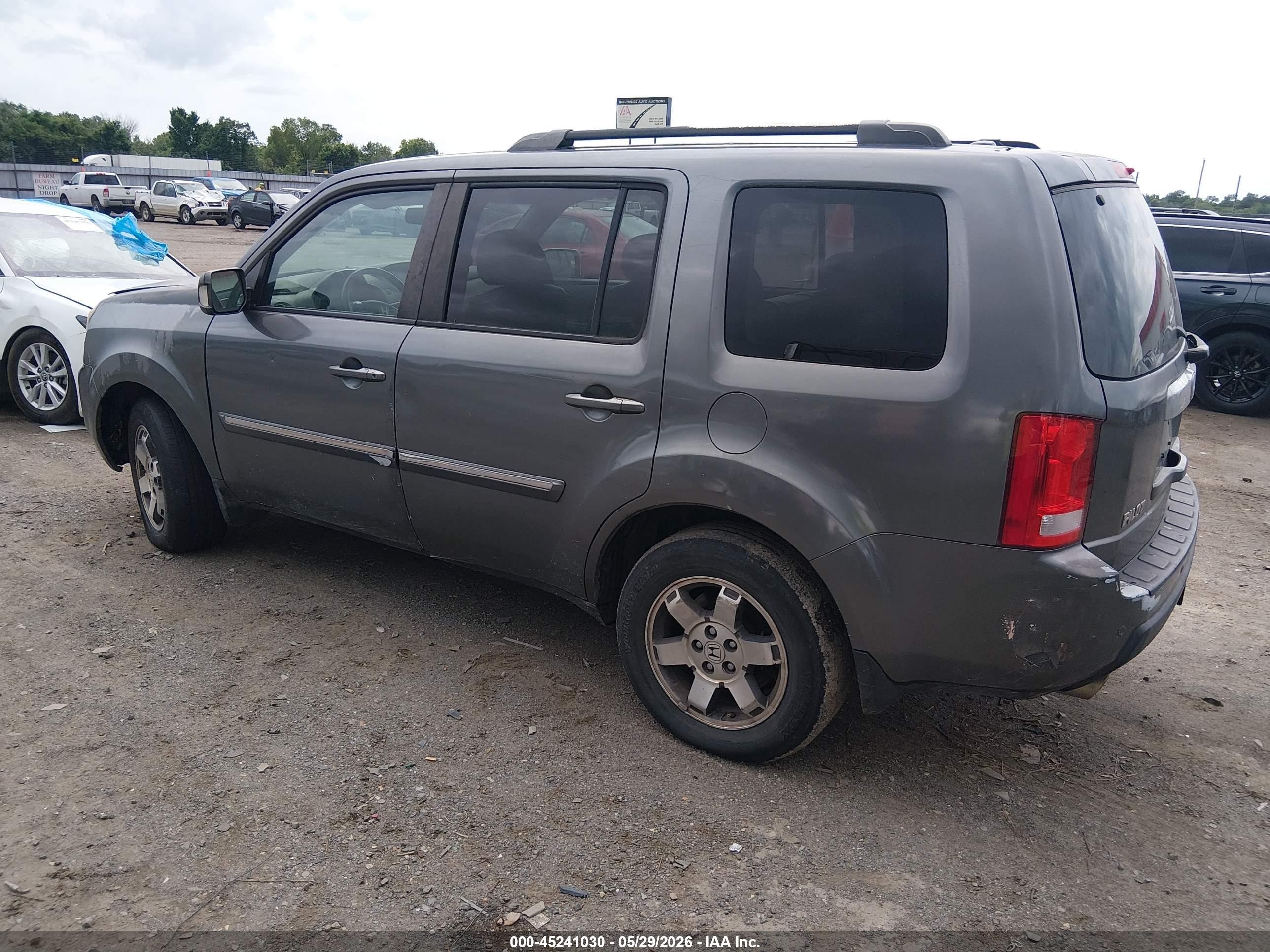 2011 Honda Pilot Touring Gray vin: 5FNYF4H91BB070218