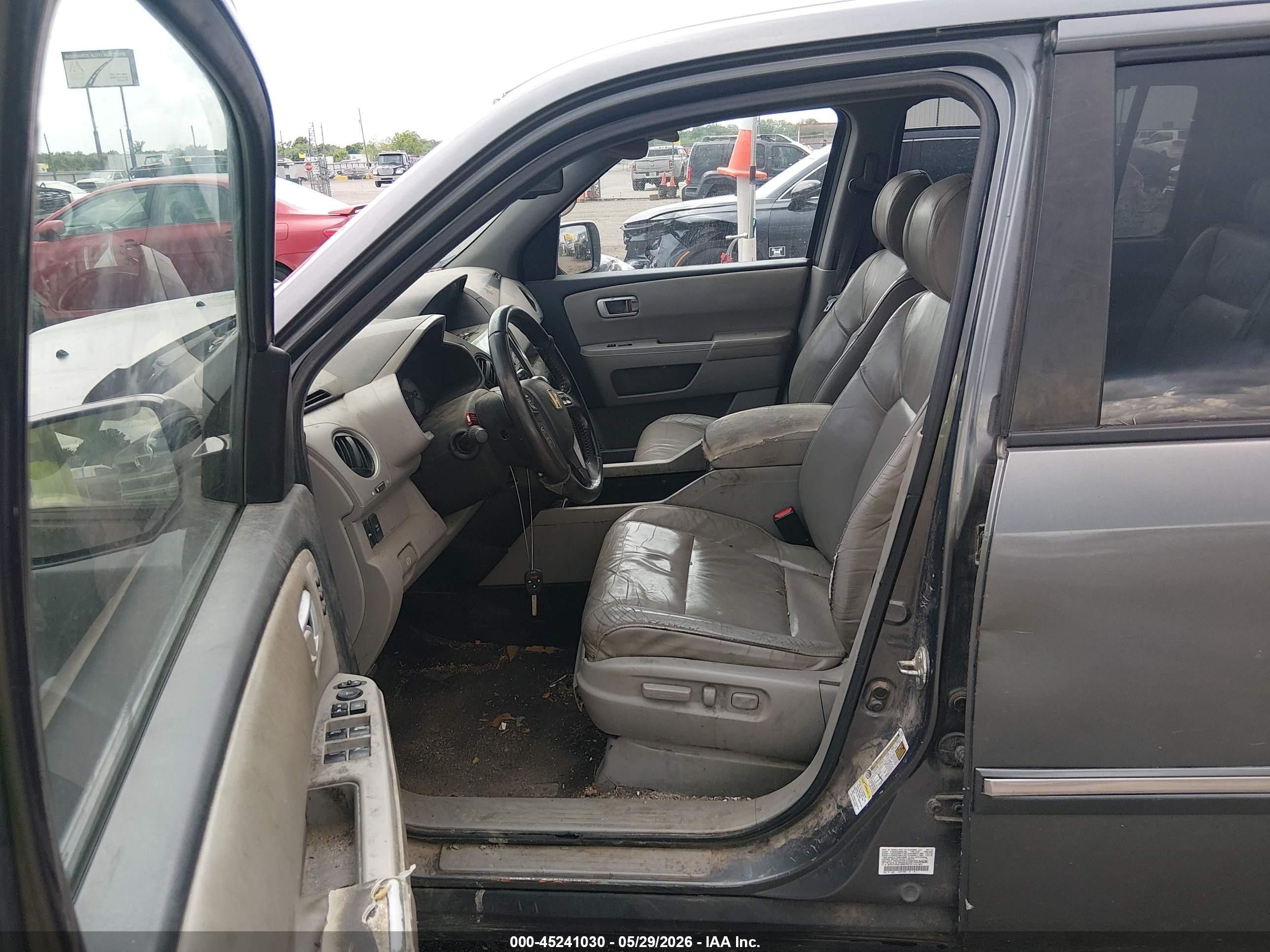 2011 Honda Pilot Touring Gray vin: 5FNYF4H91BB070218