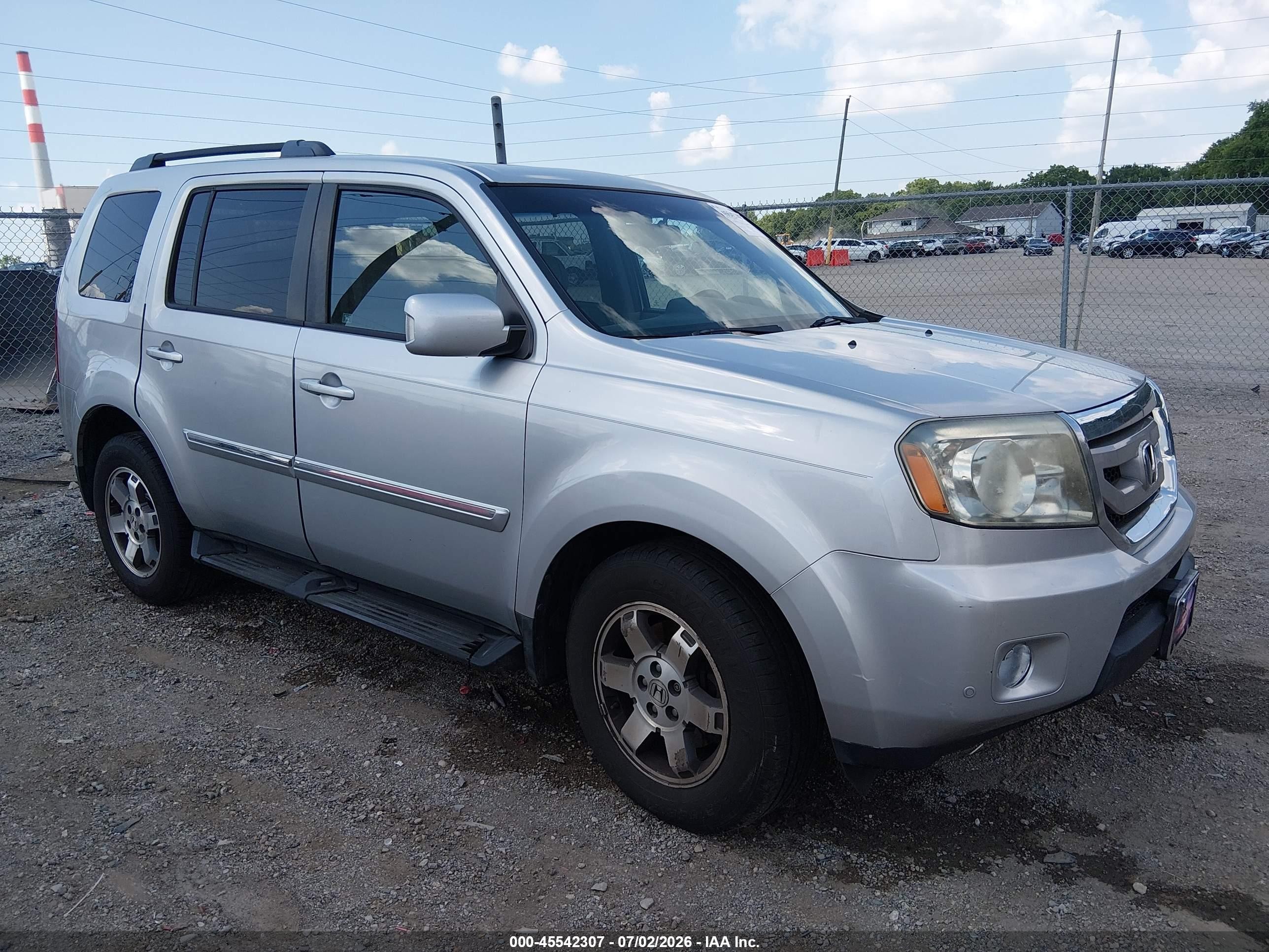 2011 Honda Pilot Touring Silver vin: 5FNYF4H91BB074477