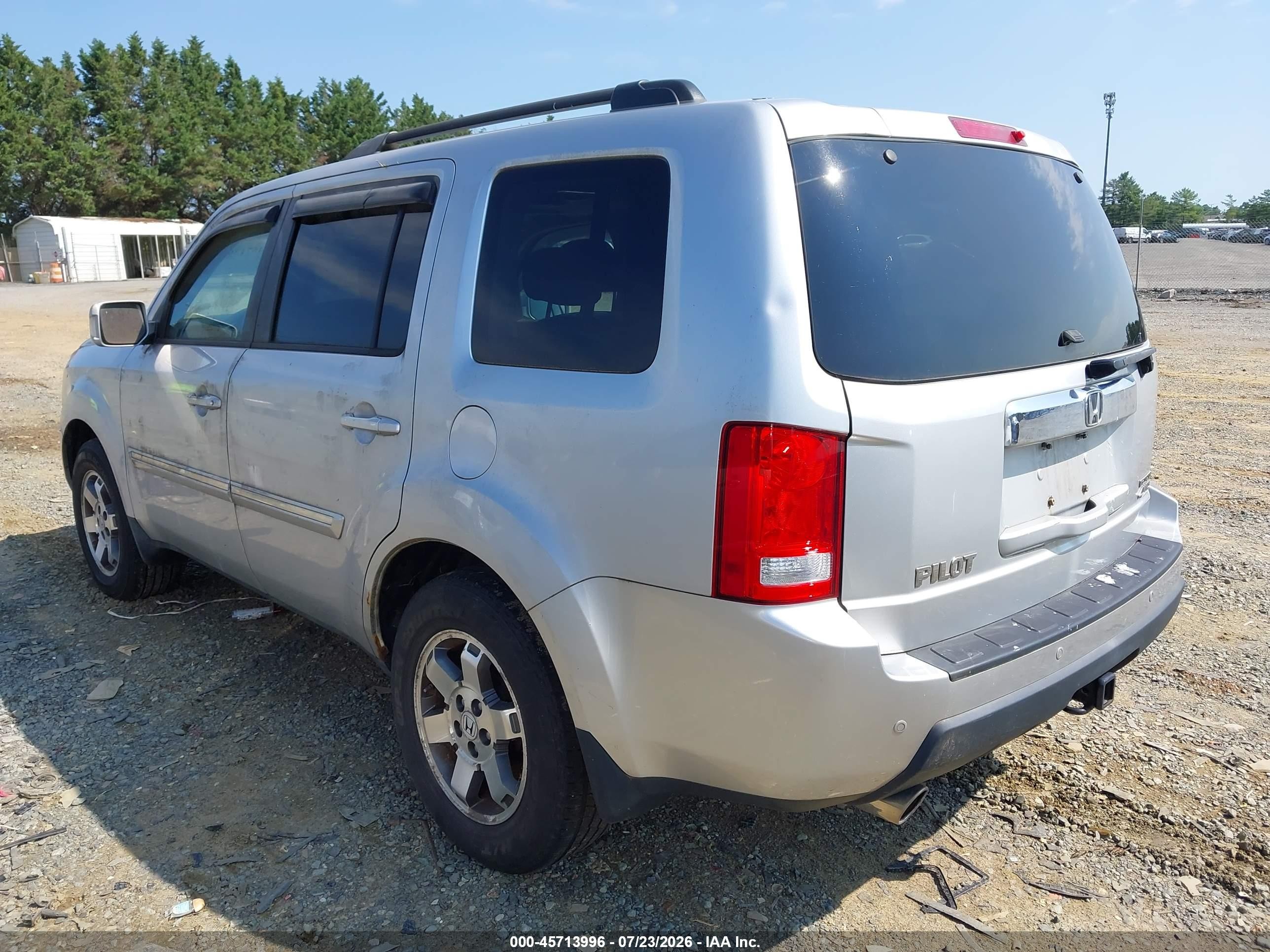 2011 Honda Pilot Touring Silver vin: 5FNYF4H91BB075354