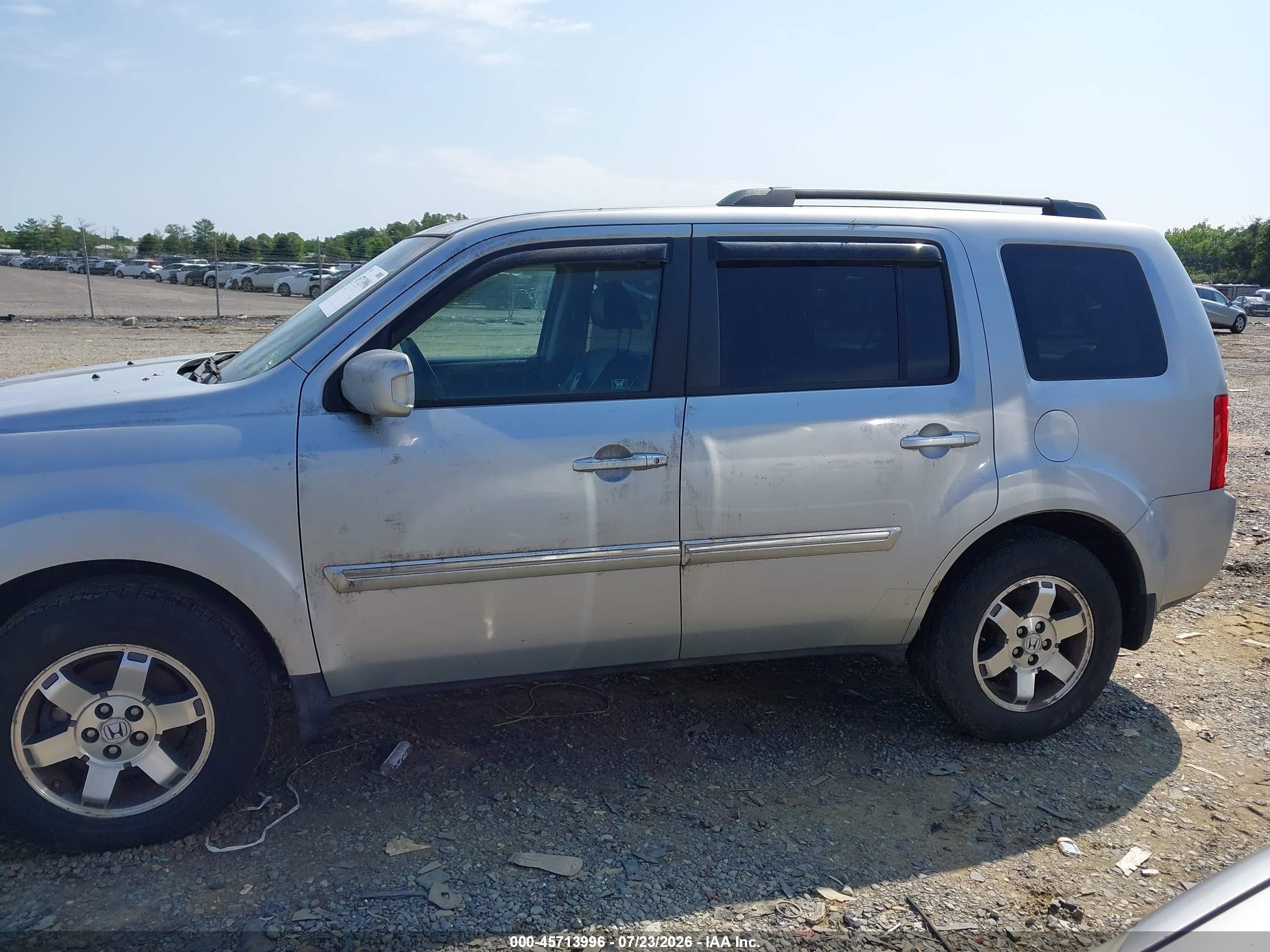 2011 Honda Pilot Touring Silver vin: 5FNYF4H91BB075354