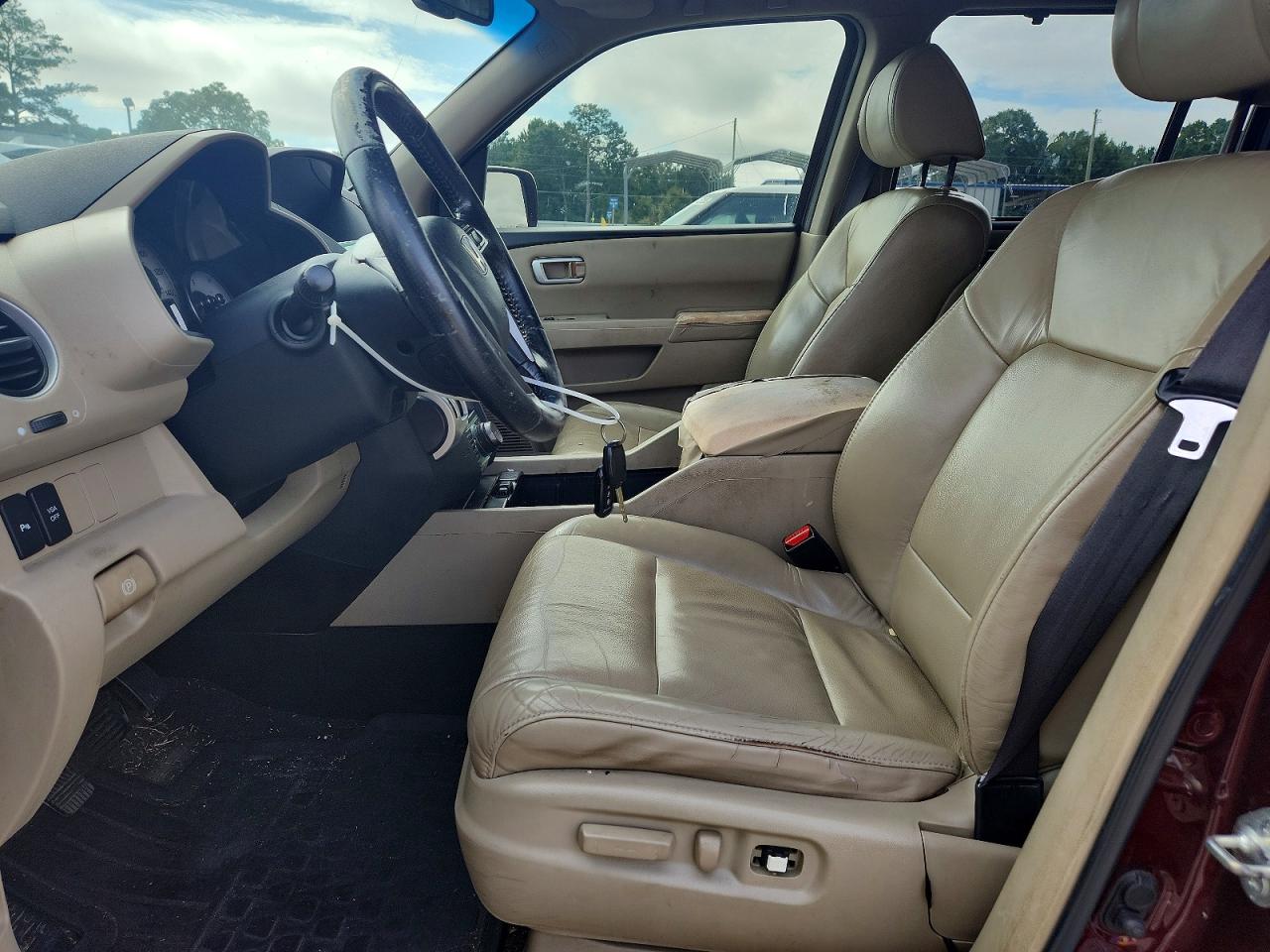2011 Honda Pilot Touring Burgundy vin: 5FNYF4H91BB095751