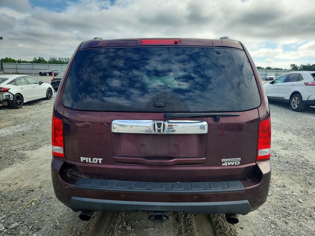 2011 Honda Pilot Touring Burgundy vin: 5FNYF4H91BB095751