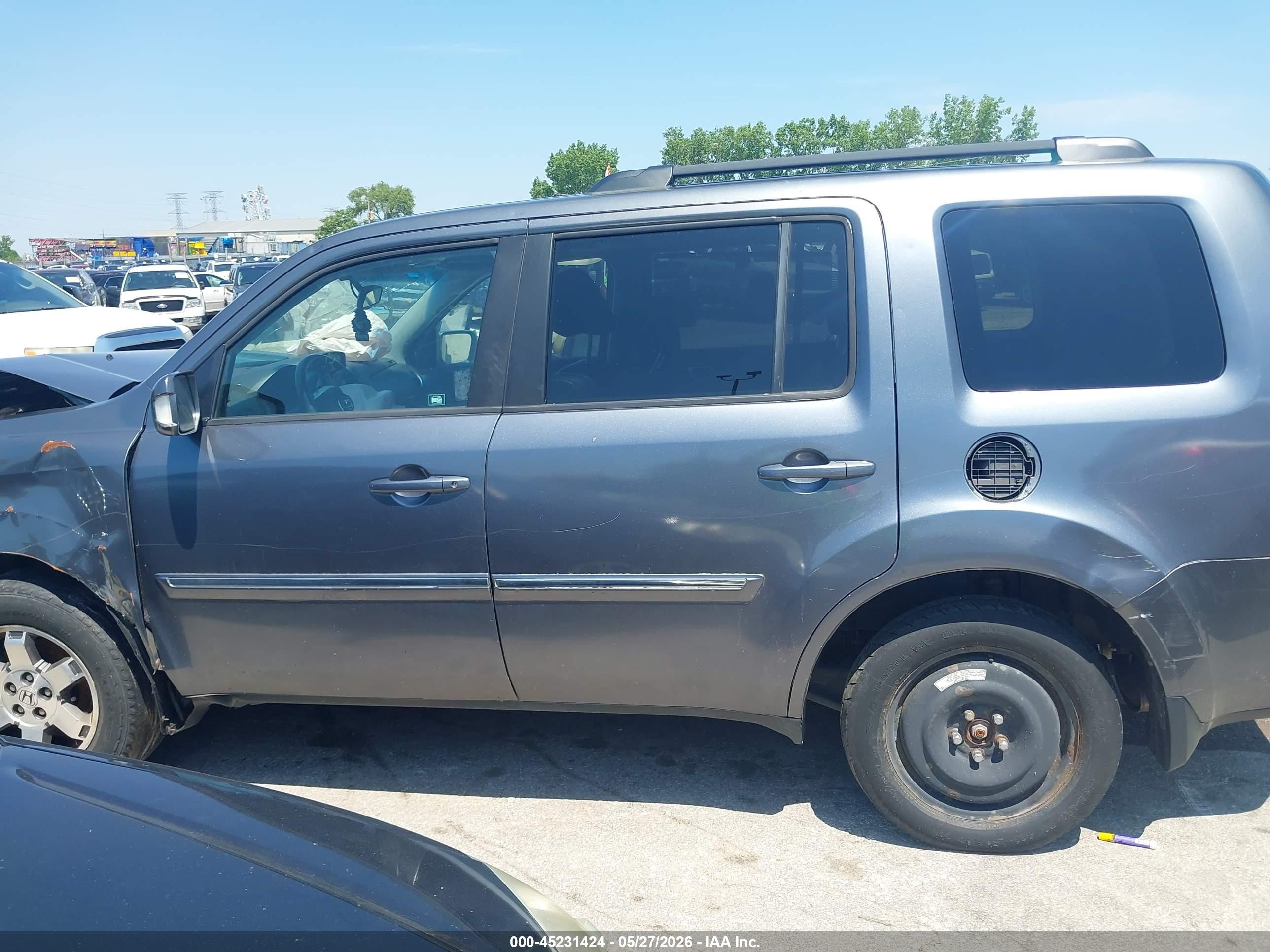 2011 Honda Pilot Touring Gray vin: 5FNYF4H91BB100818