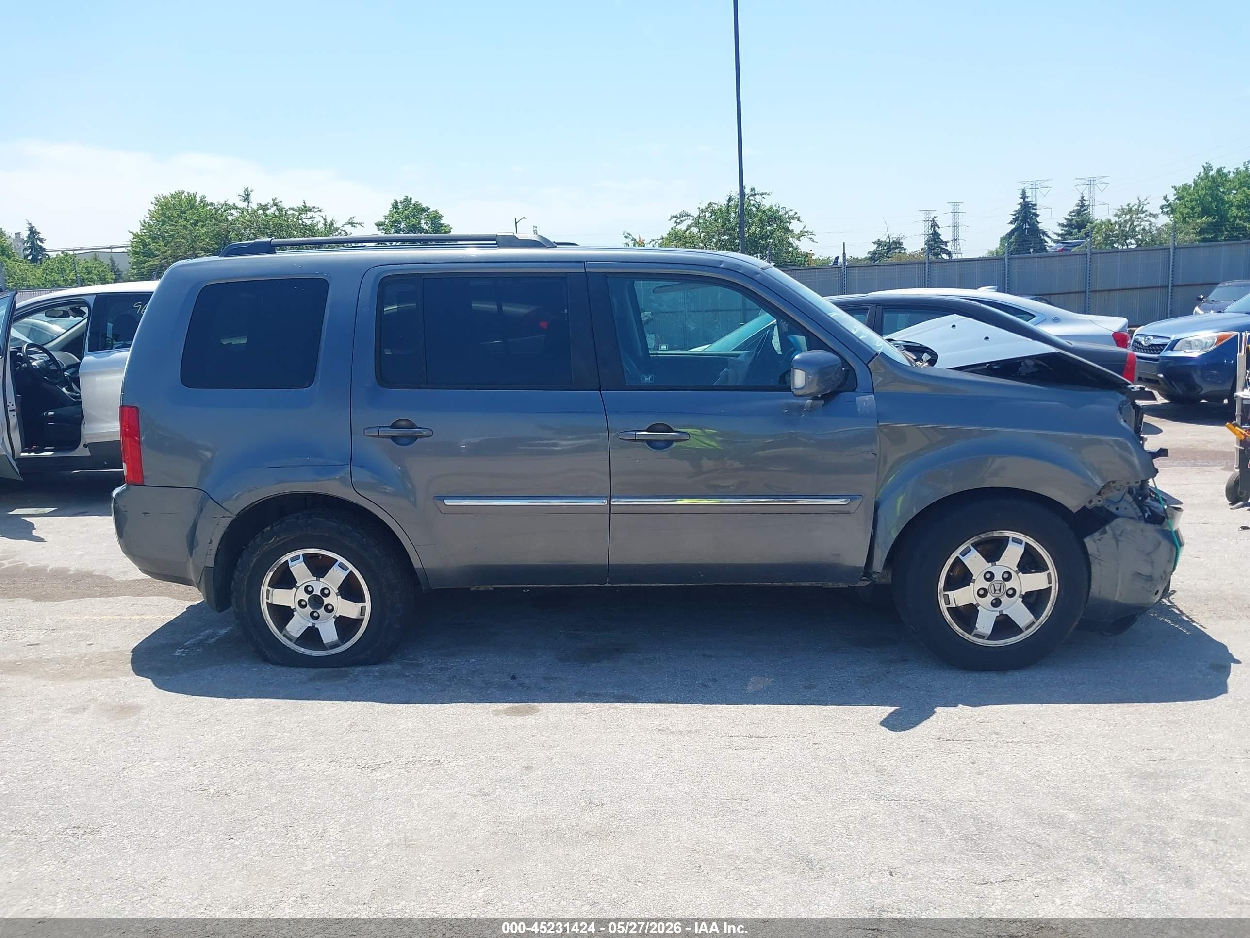 2011 Honda Pilot Touring Gray vin: 5FNYF4H91BB100818