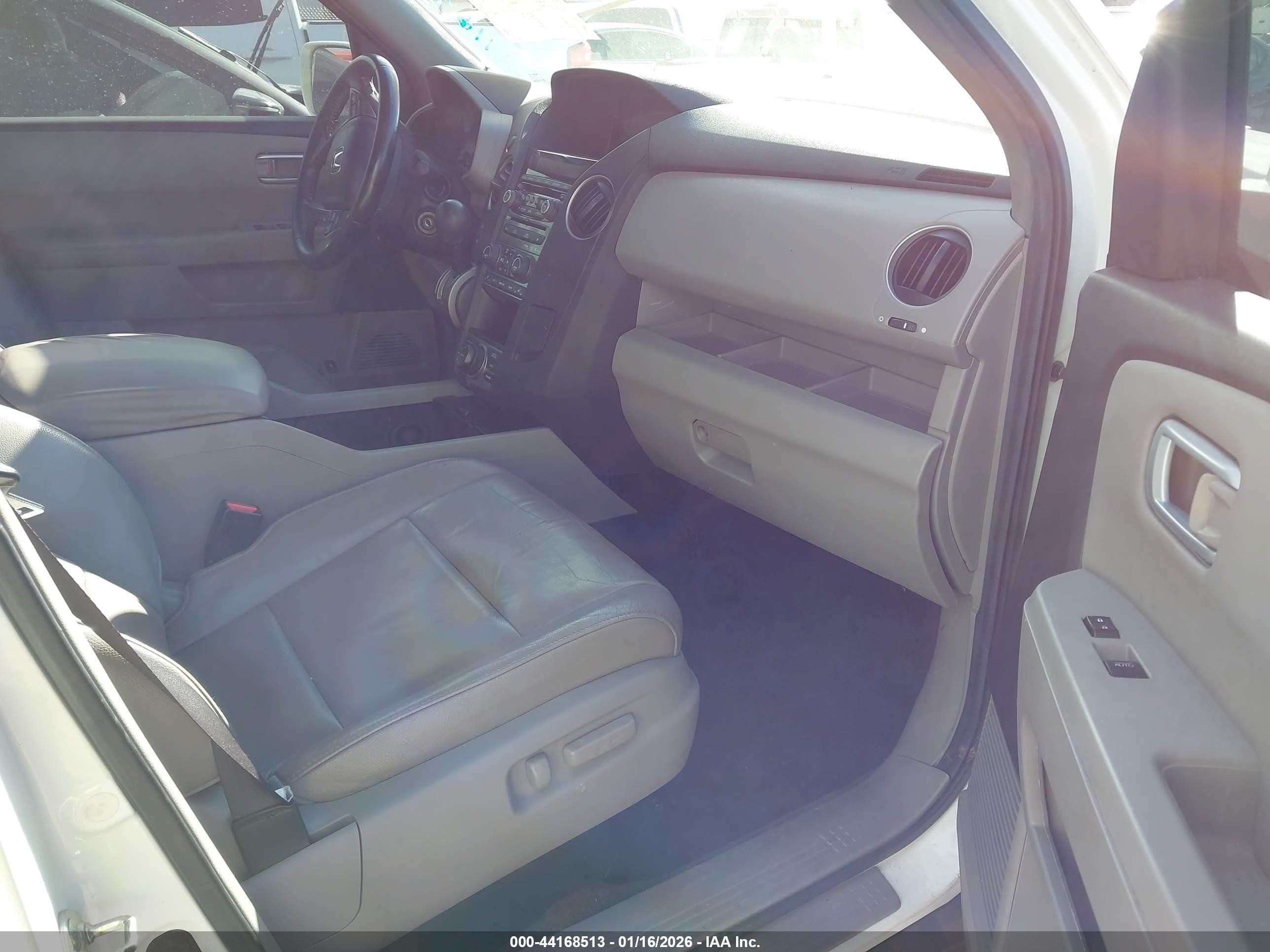 2012 Honda Pilot Touring White vin: 5FNYF4H91CB080426