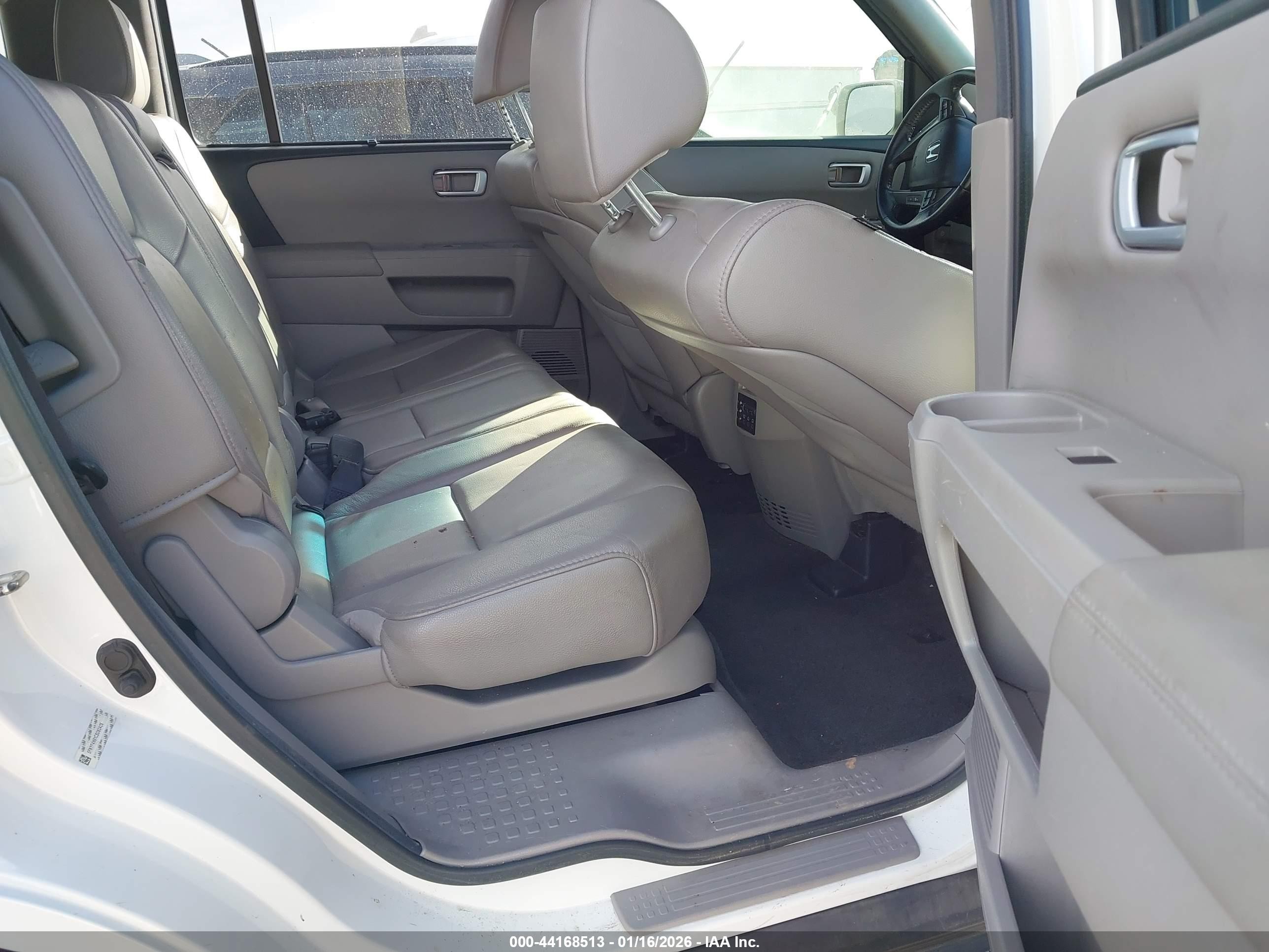 2012 Honda Pilot Touring White vin: 5FNYF4H91CB080426