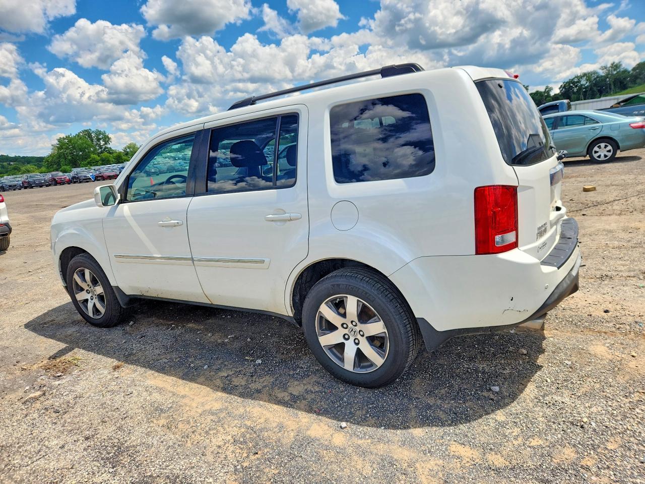 2013 Honda Pilot Touring White vin: 5FNYF4H91DB032376