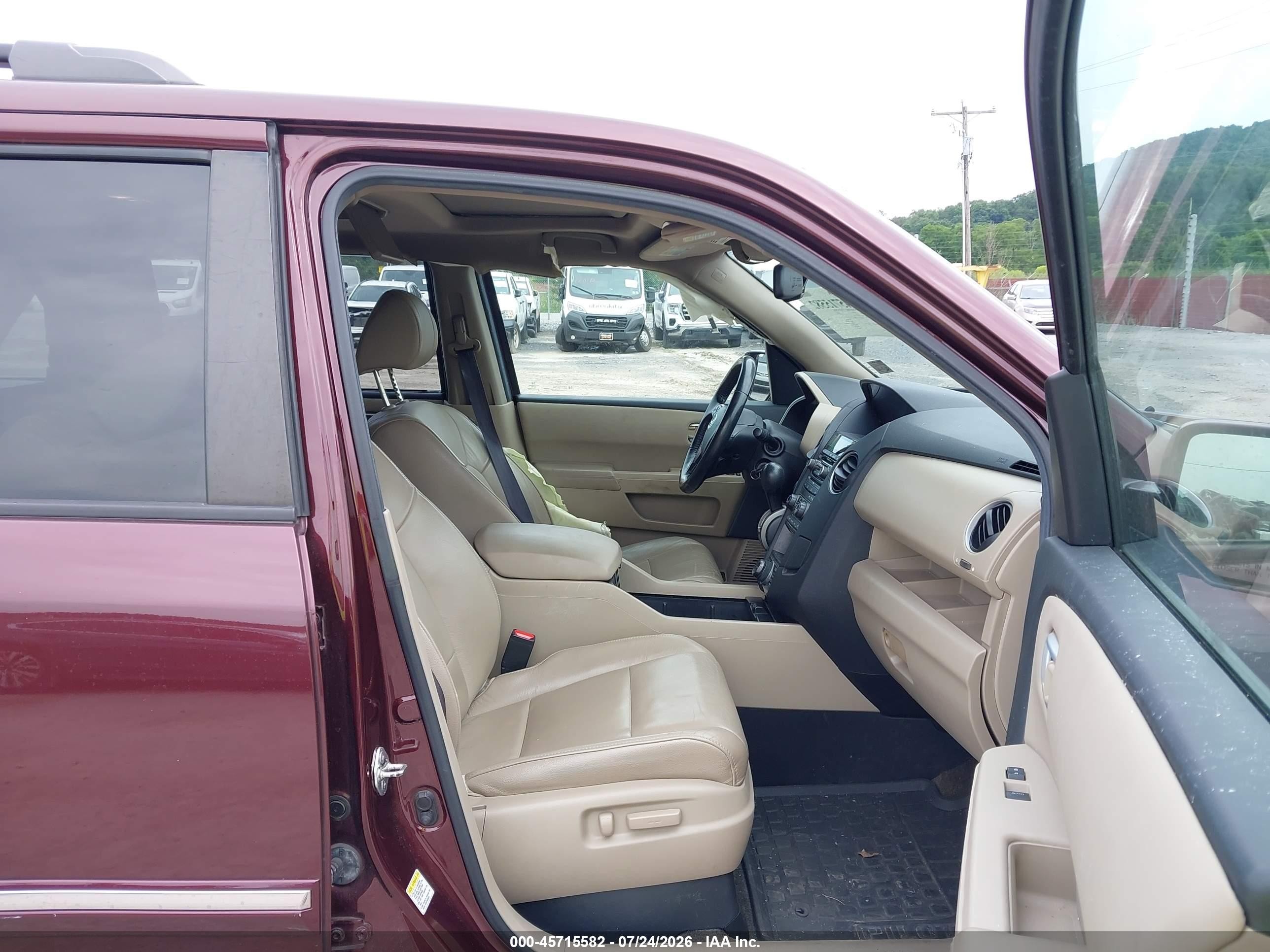 2013 Honda Pilot Touring Burgundy vin: 5FNYF4H91DB034726