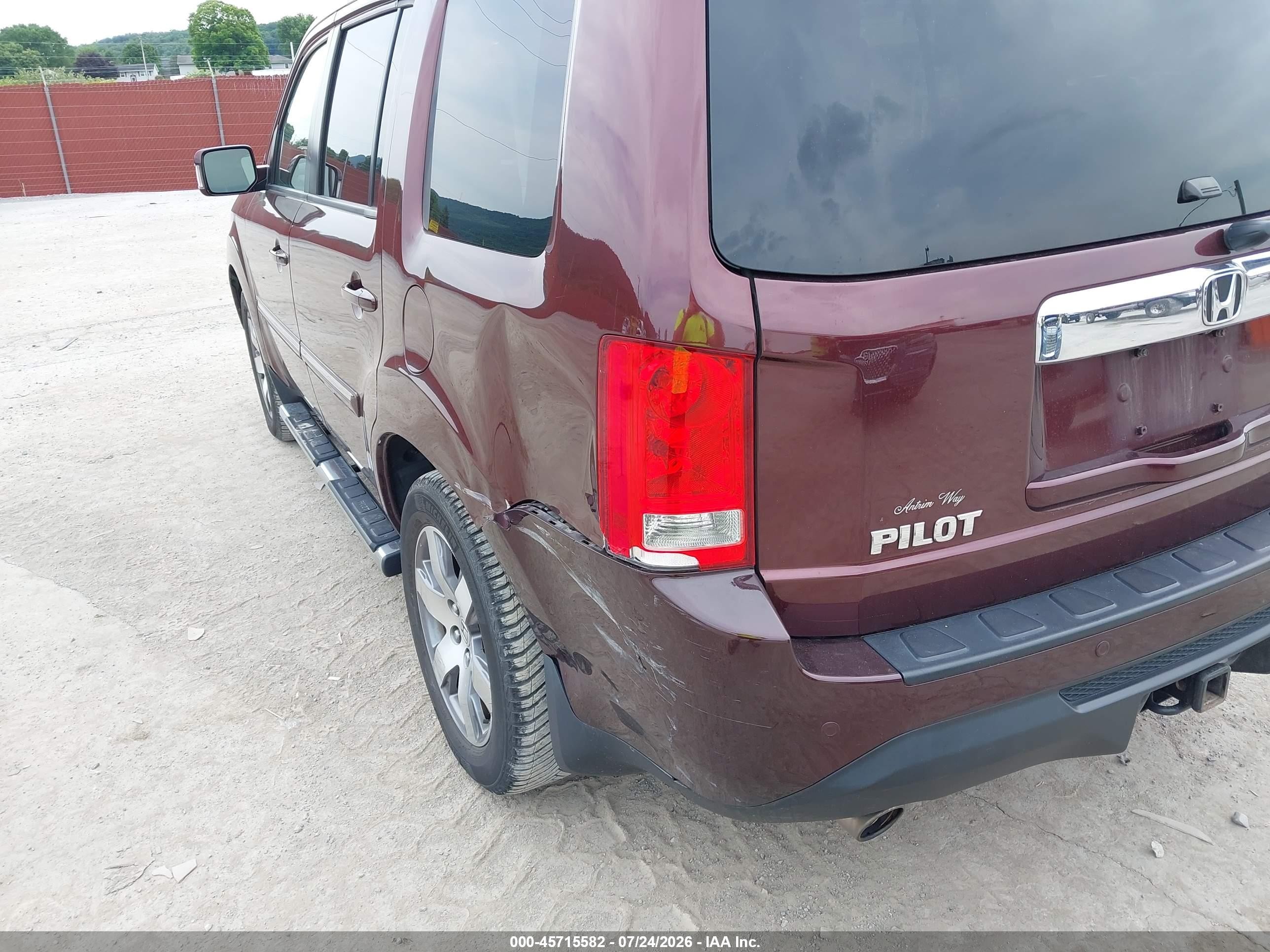 2013 Honda Pilot Touring Burgundy vin: 5FNYF4H91DB034726