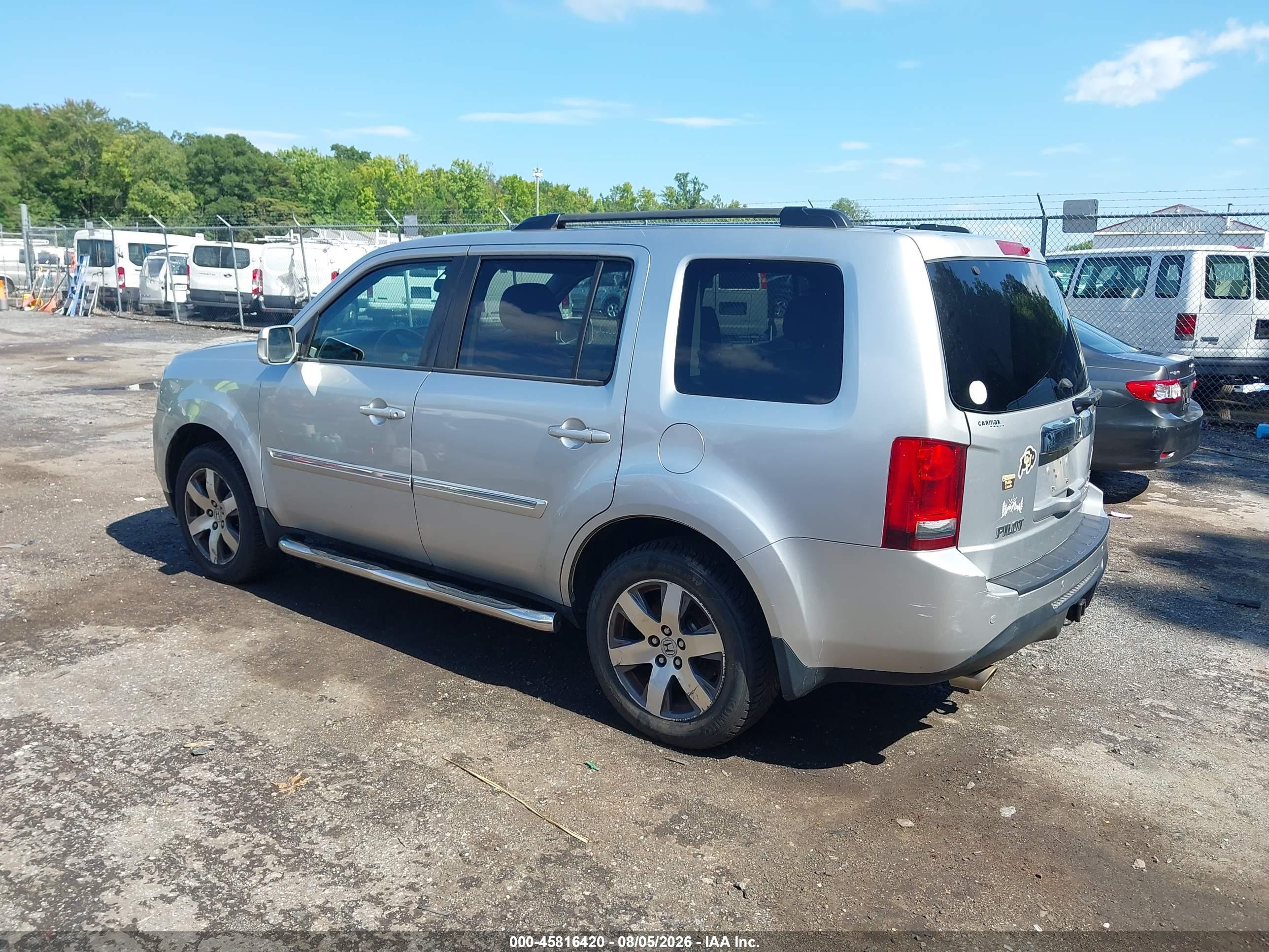 2013 Honda Pilot Touring Silver vin: 5FNYF4H91DB048402