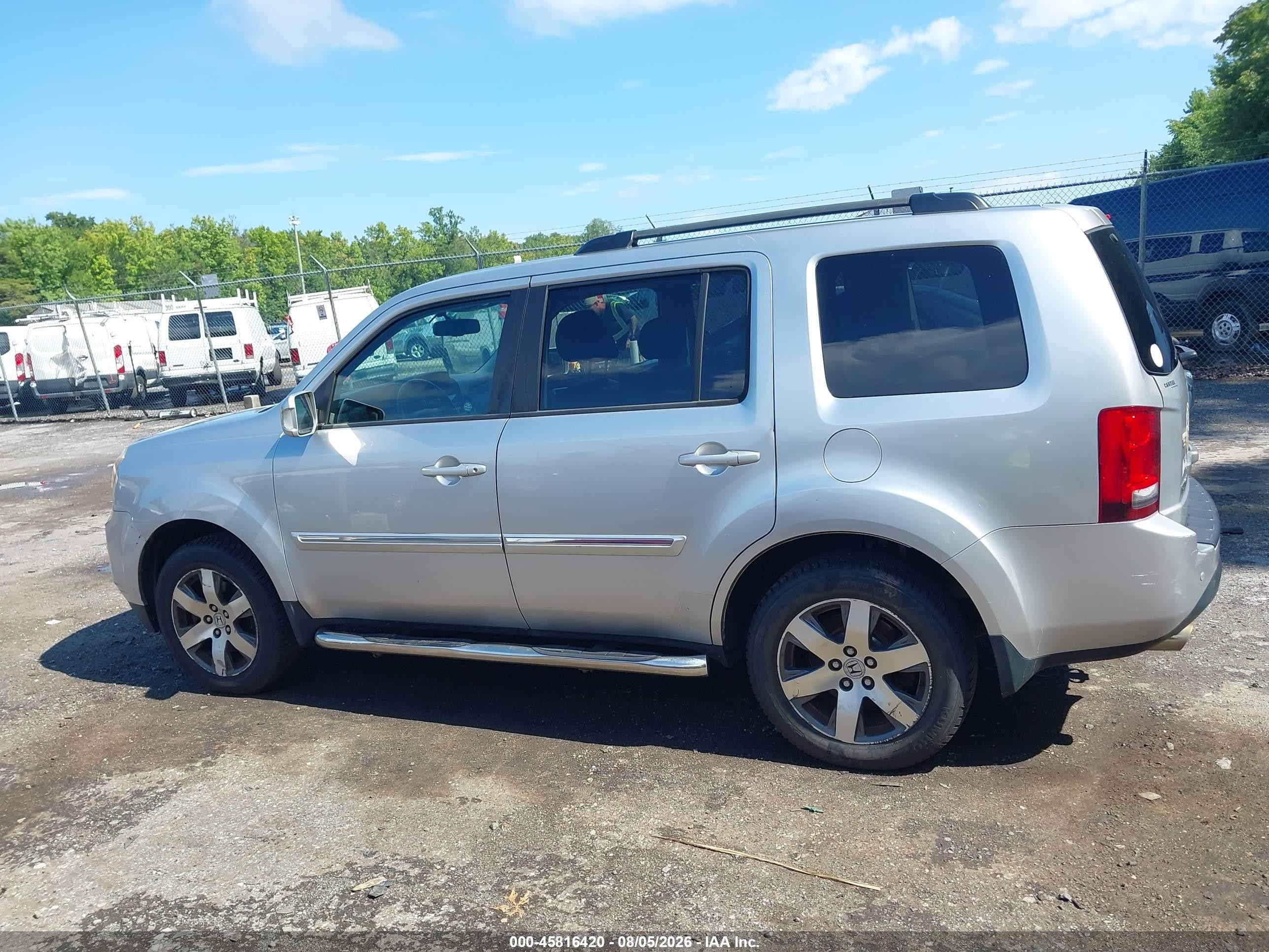 2013 Honda Pilot Touring Silver vin: 5FNYF4H91DB048402