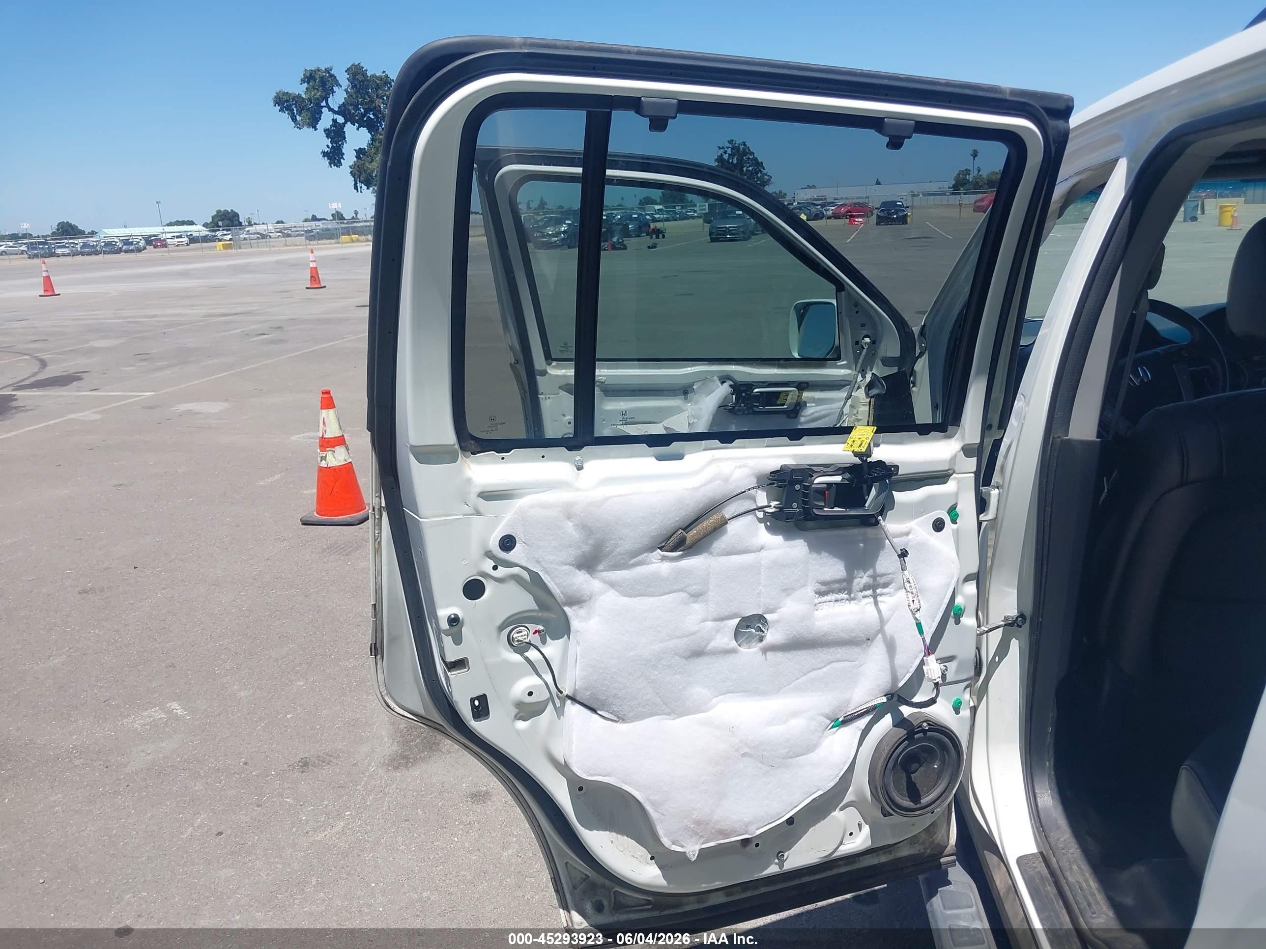 2014 Honda Pilot Touring White vin: 5FNYF4H91EB021346