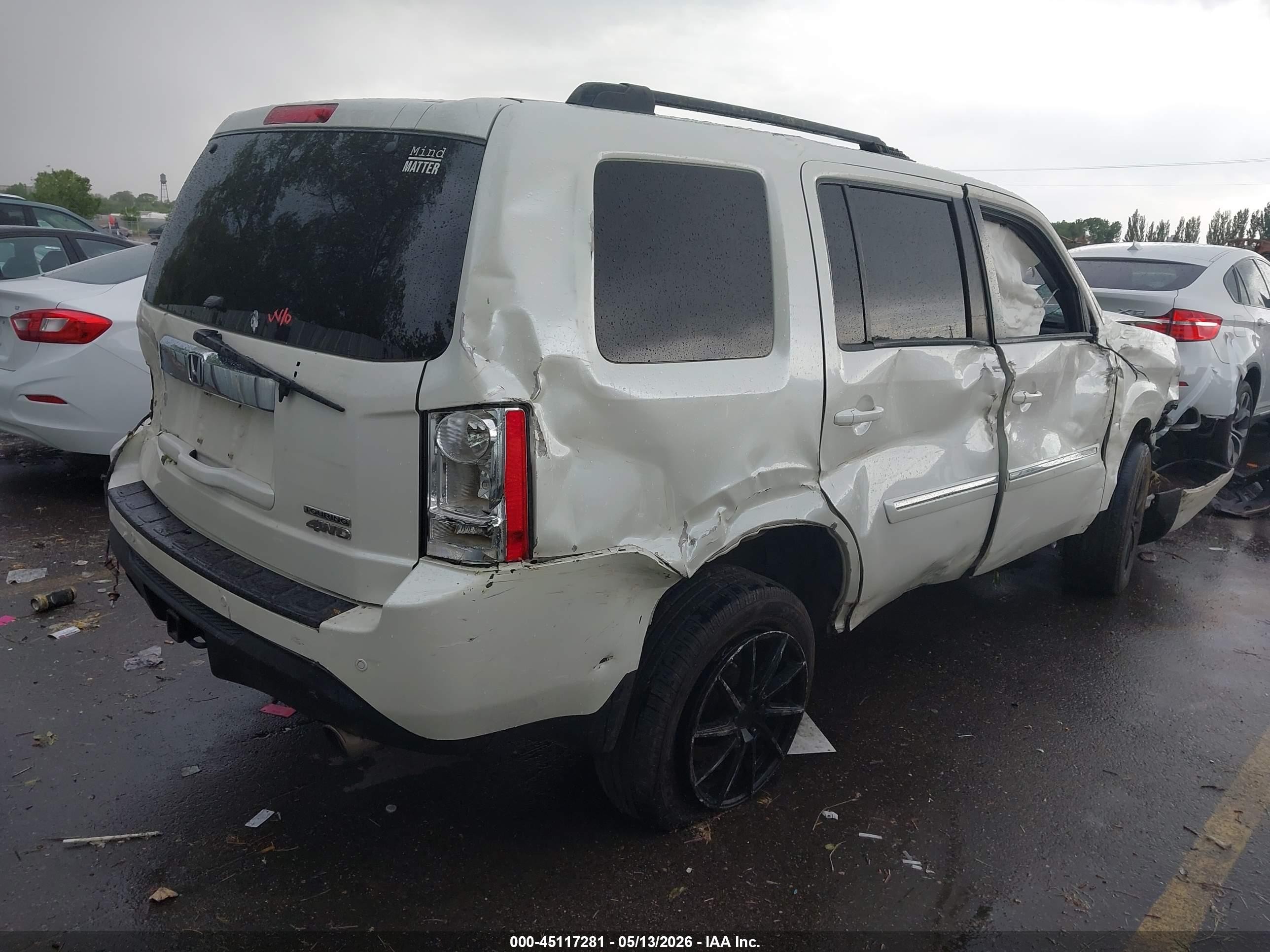 2014 Honda Pilot Touring White vin: 5FNYF4H91EB041595