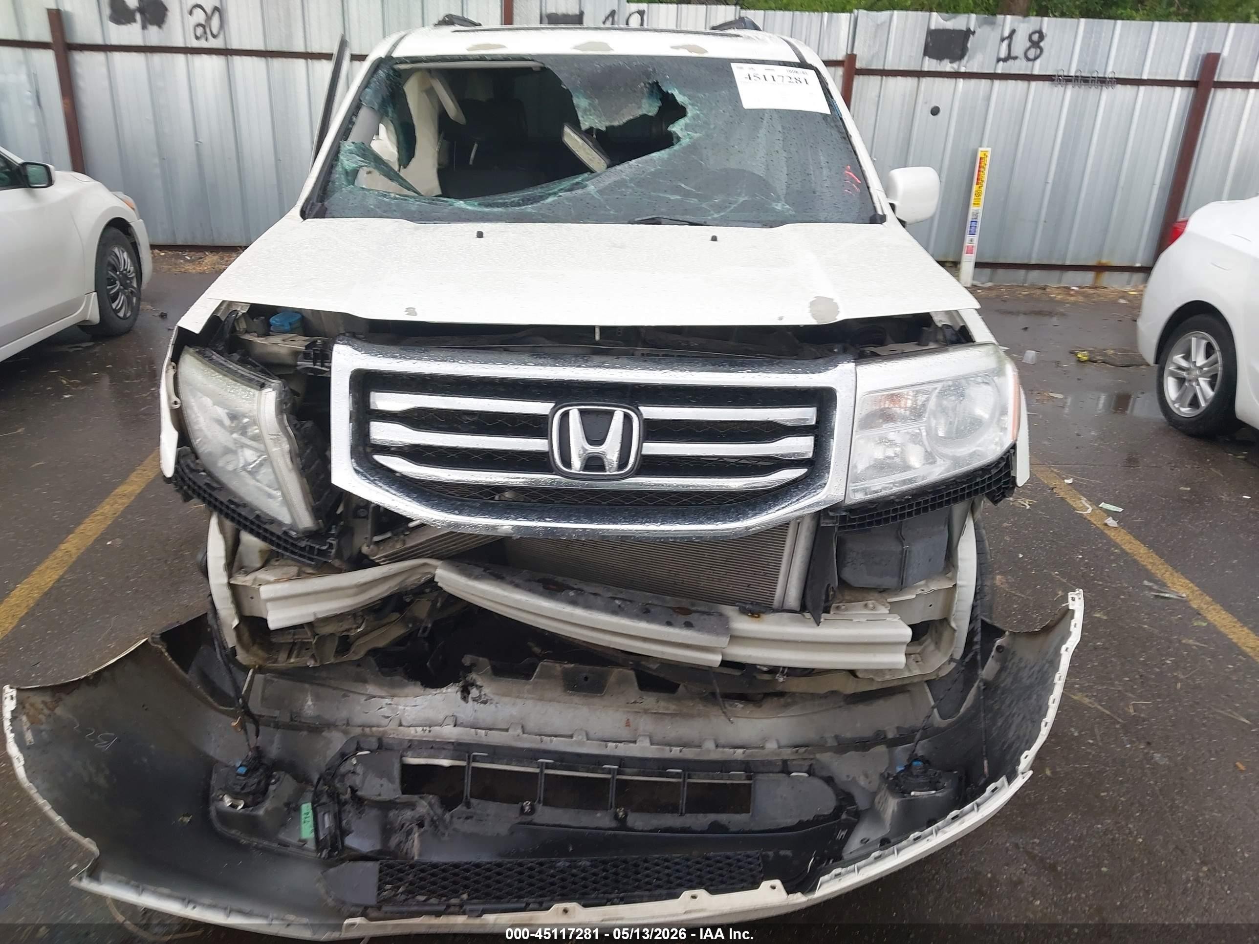 2014 Honda Pilot Touring White vin: 5FNYF4H91EB041595